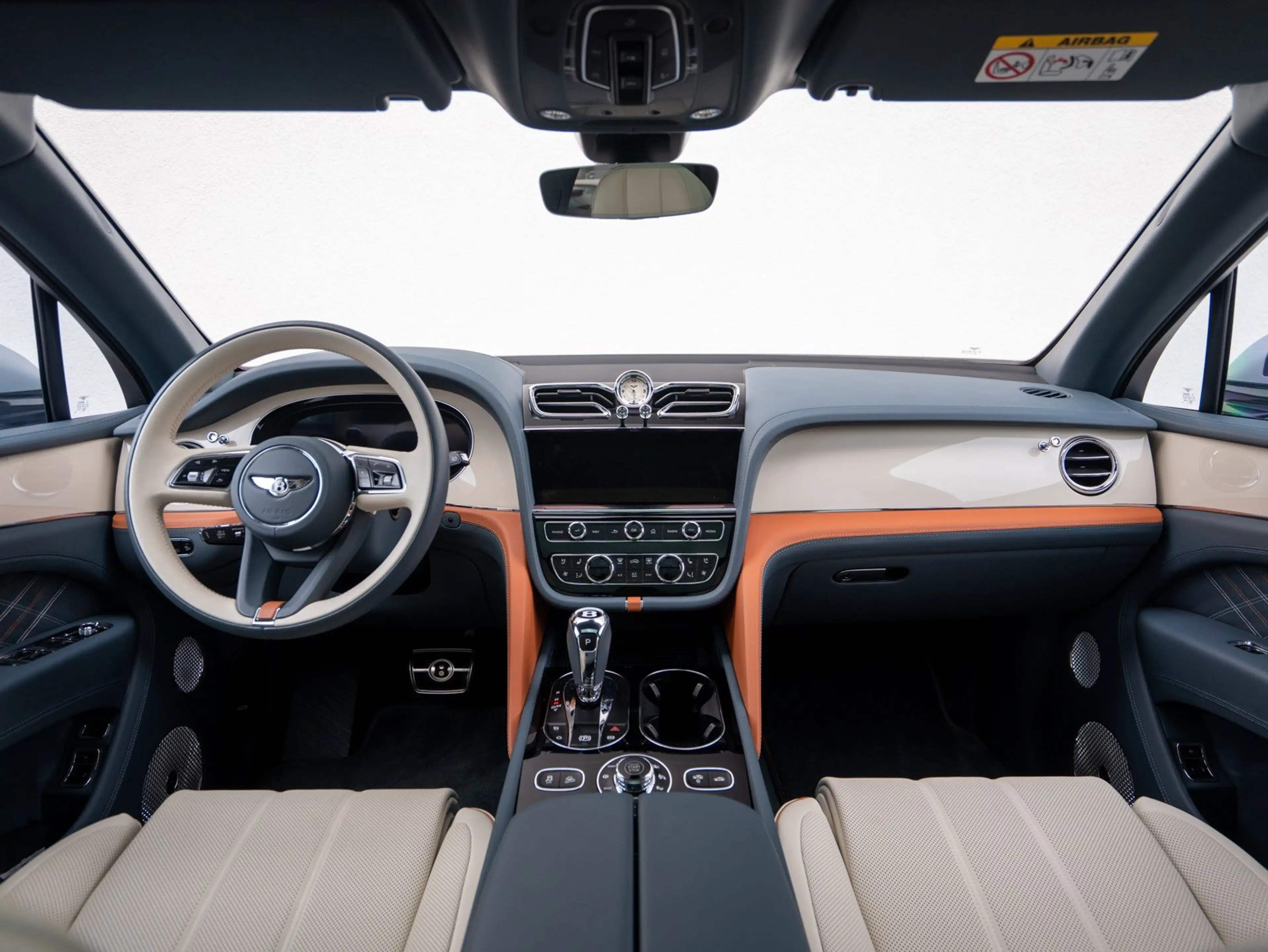 Bentley Bentayga EWB Mulliner V8 — photo 12