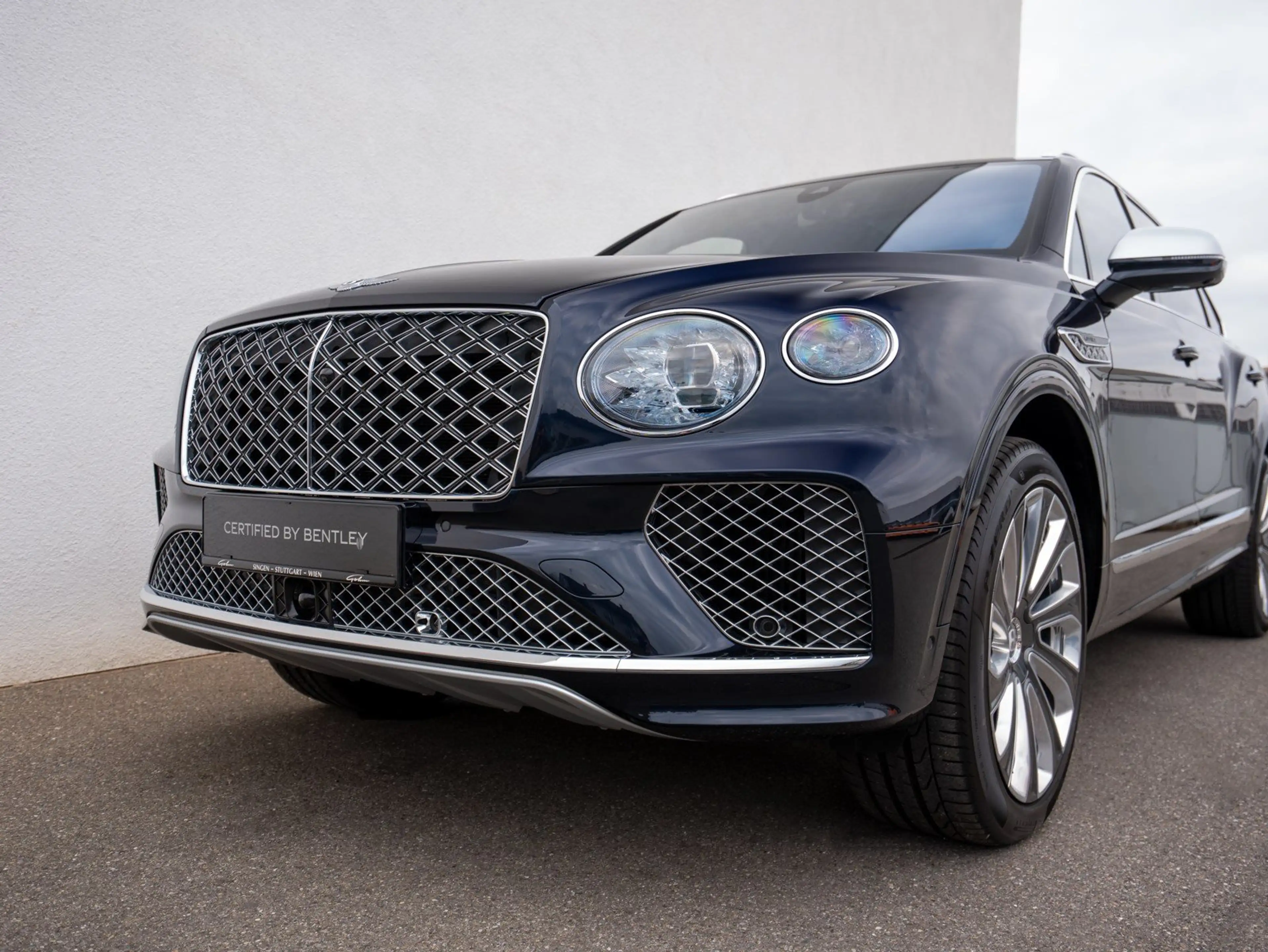 Bentley Bentayga EWB Mulliner V8 — photo 9