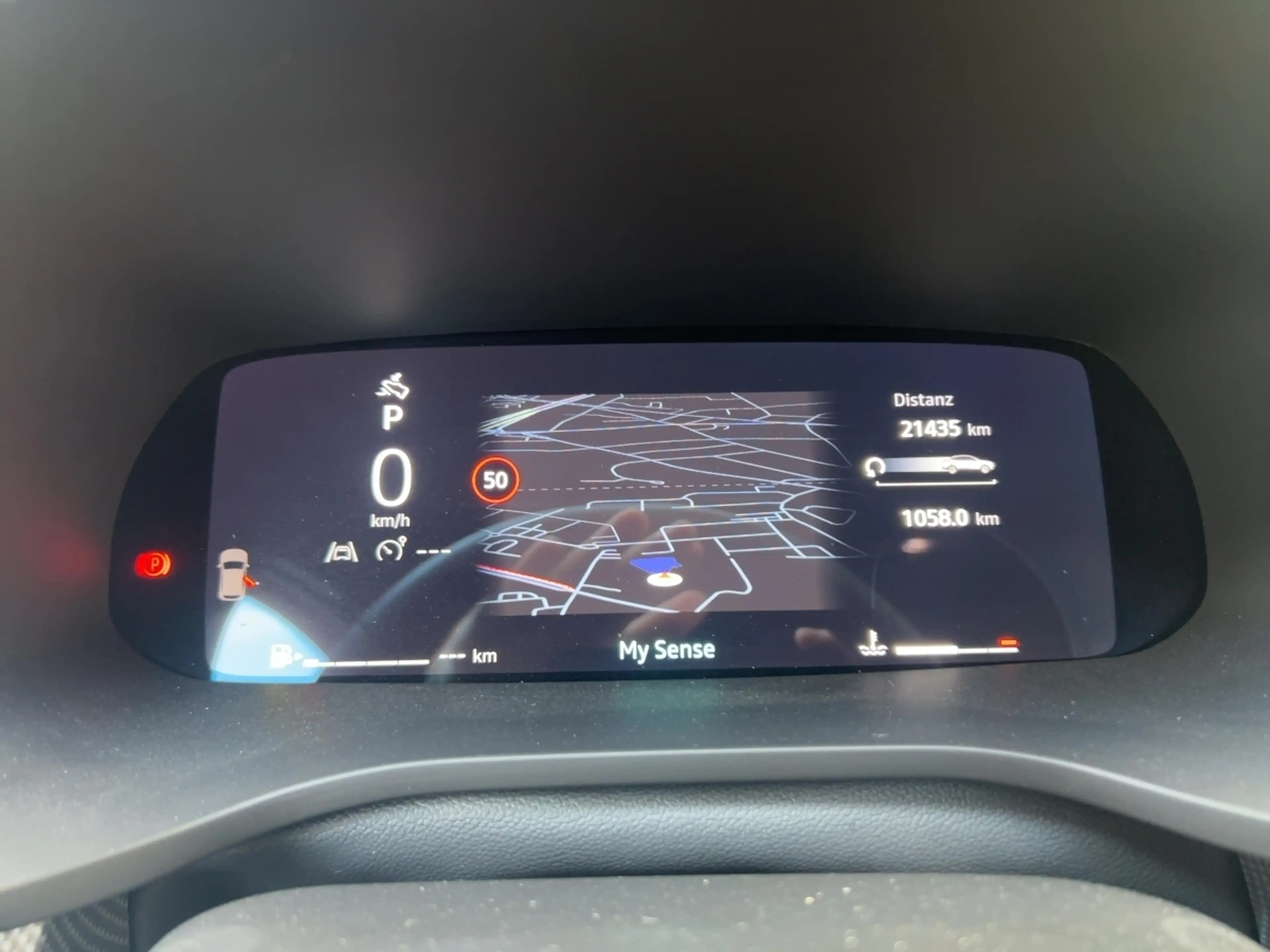 Renault Arkana TECHNO Mild Hybrid 140 EDC Apple CarPlay BT — photo 13