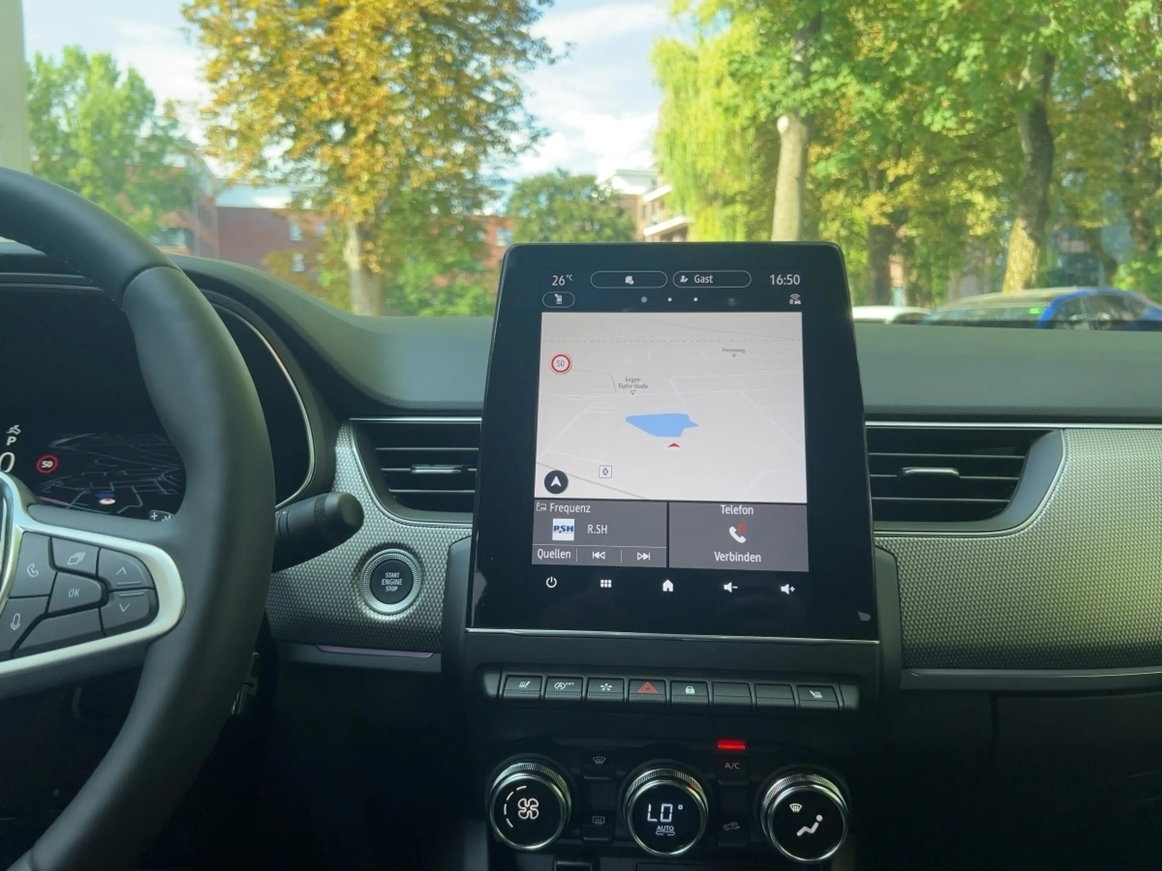 Renault Arkana TECHNO Mild Hybrid 140 EDC Apple CarPlay BT — photo 12