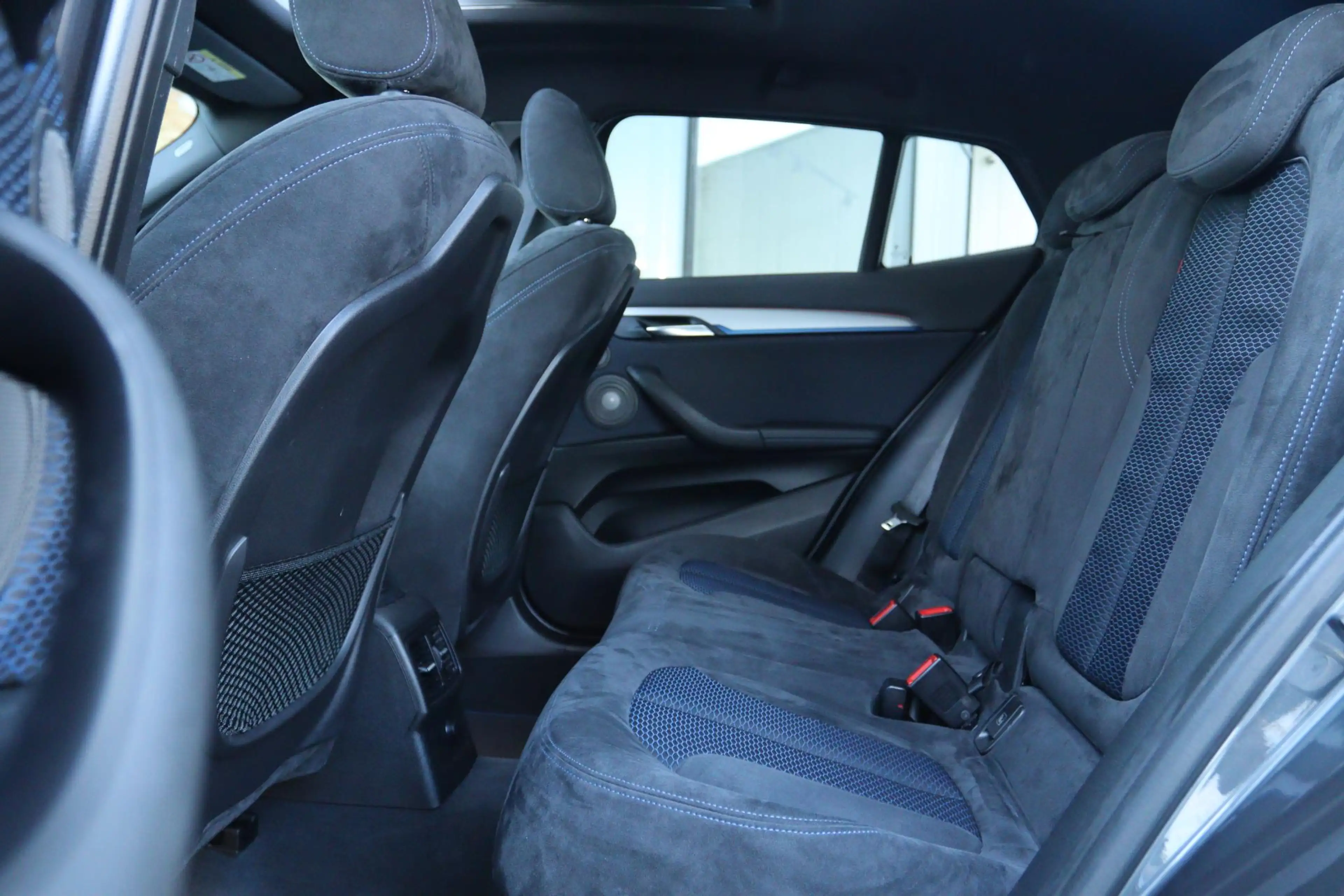 BMW X2 SDRIVE18I HIGH EXECUTIVE M-SPORT | PANO | LED | AL — photo 14