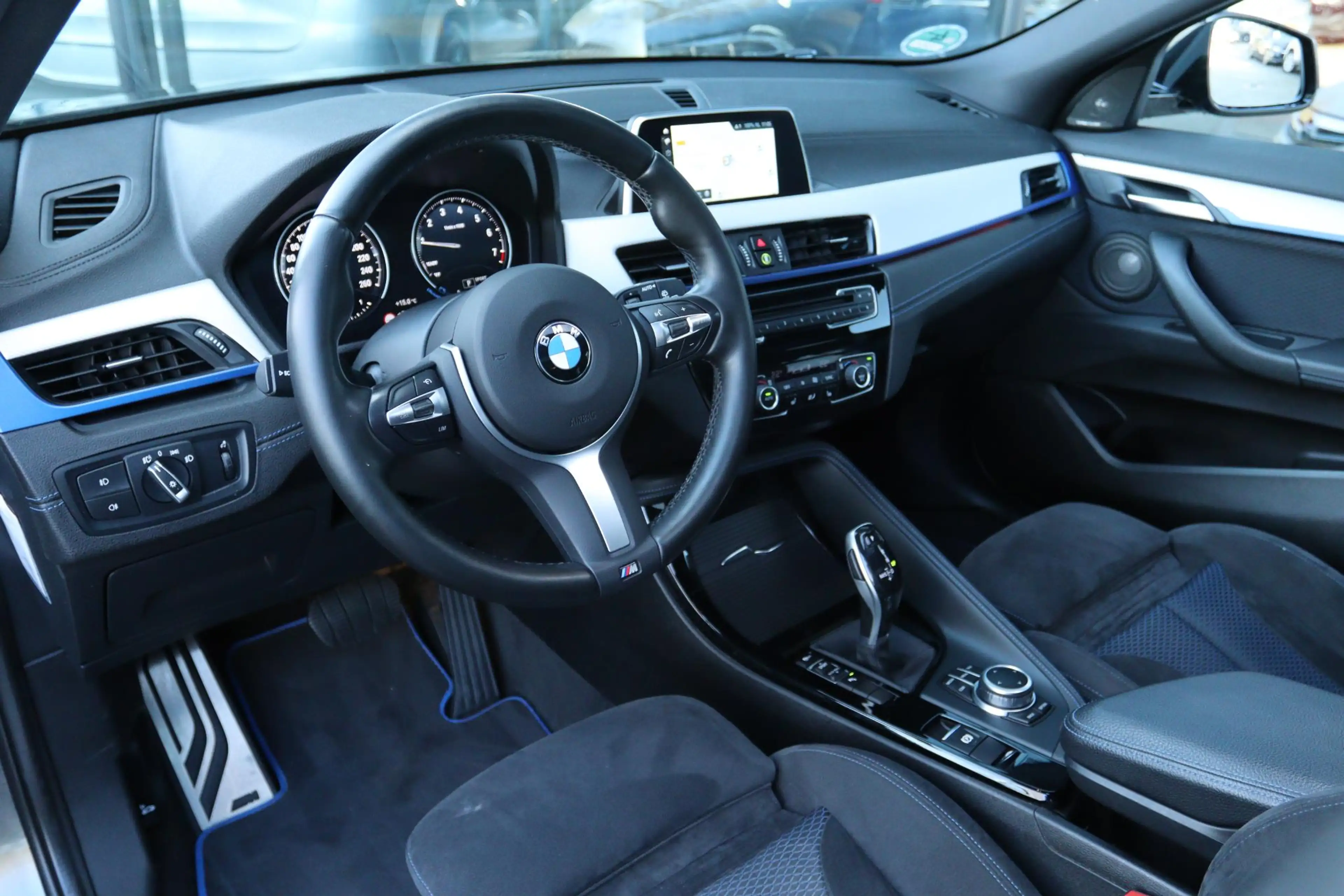 BMW X2 SDRIVE18I HIGH EXECUTIVE M-SPORT | PANO | LED | AL — photo 3