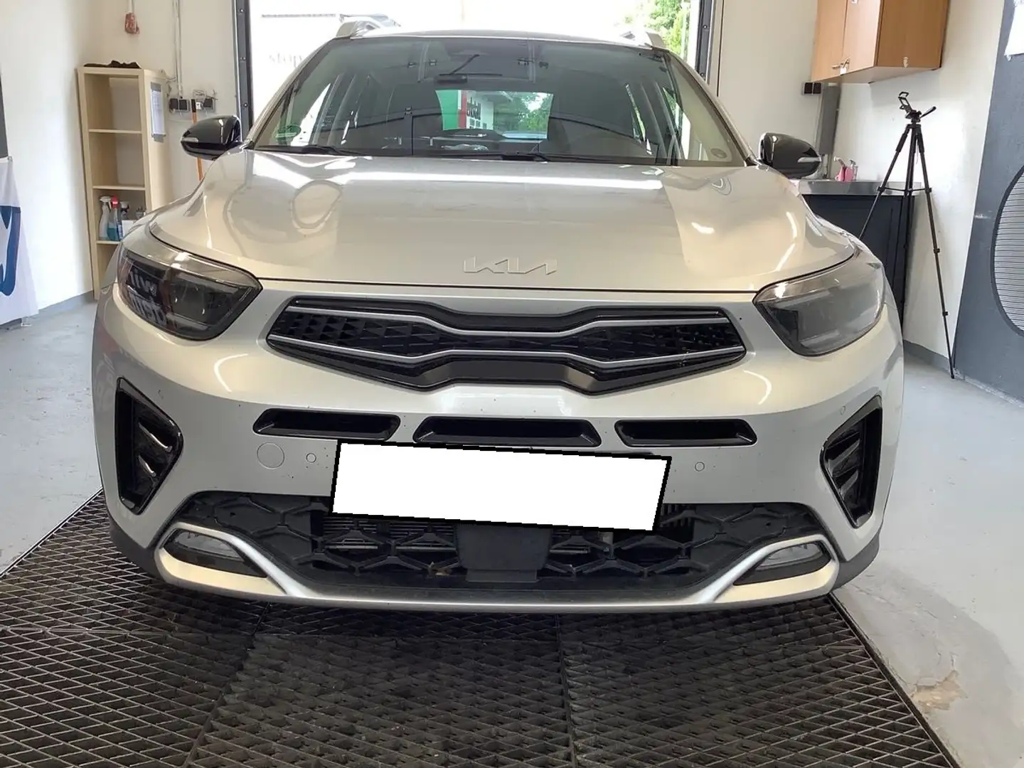 Kia Stonic 1.0 TGDI Mild-Hybrid GT Line Silber - 1