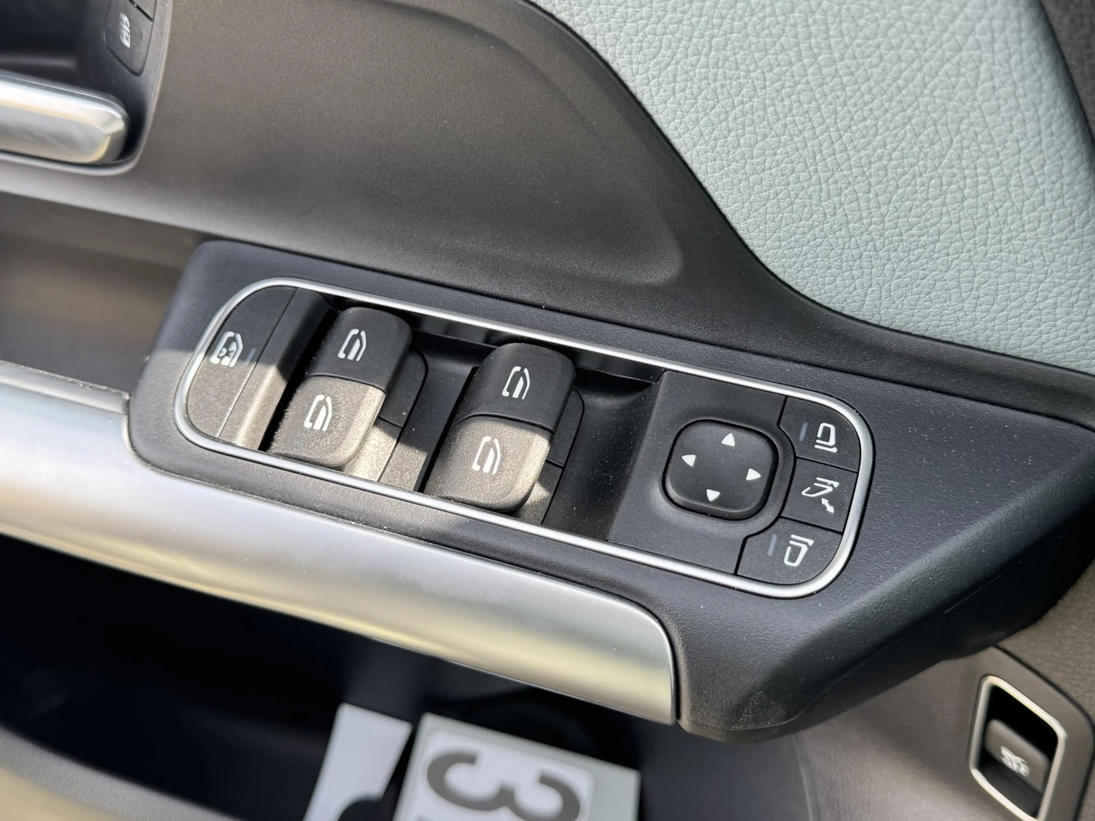 Mercedes-Benz EQA 300 4MATIC AMG Line — photo 14