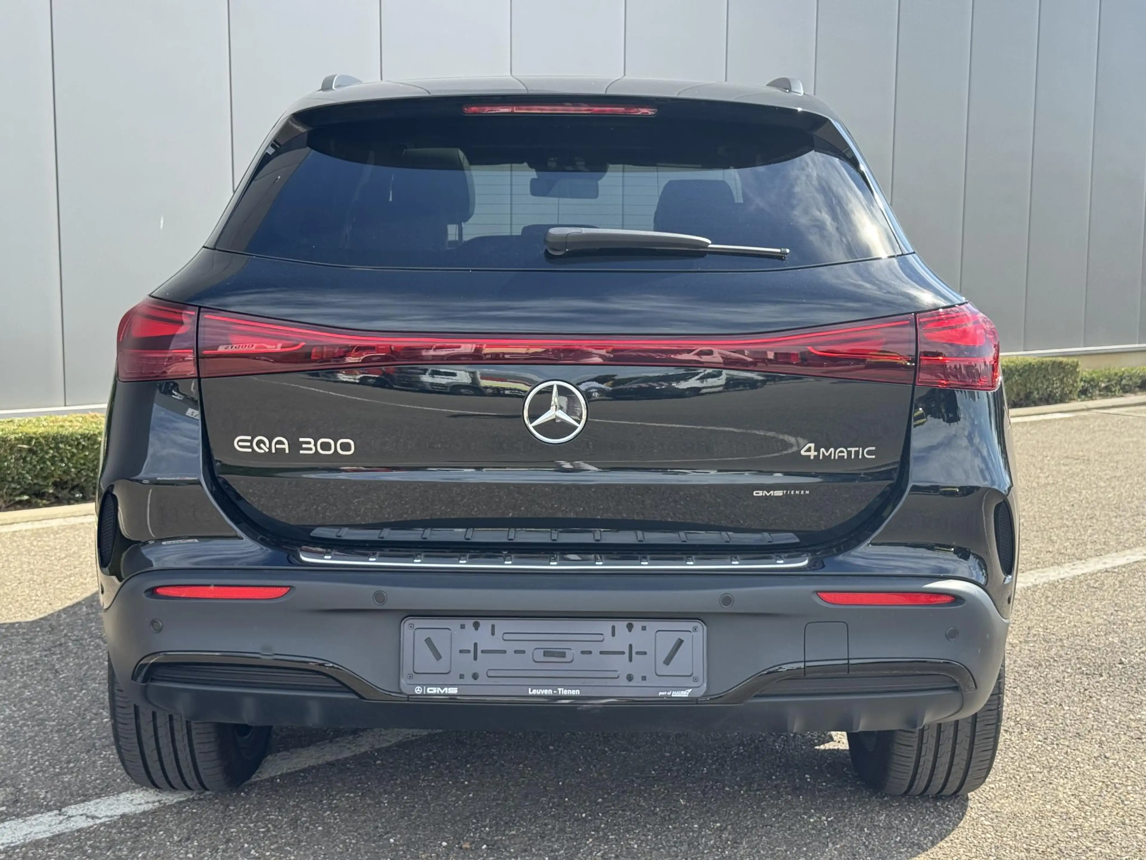 Mercedes-Benz EQA 300 4MATIC AMG Line — photo 9