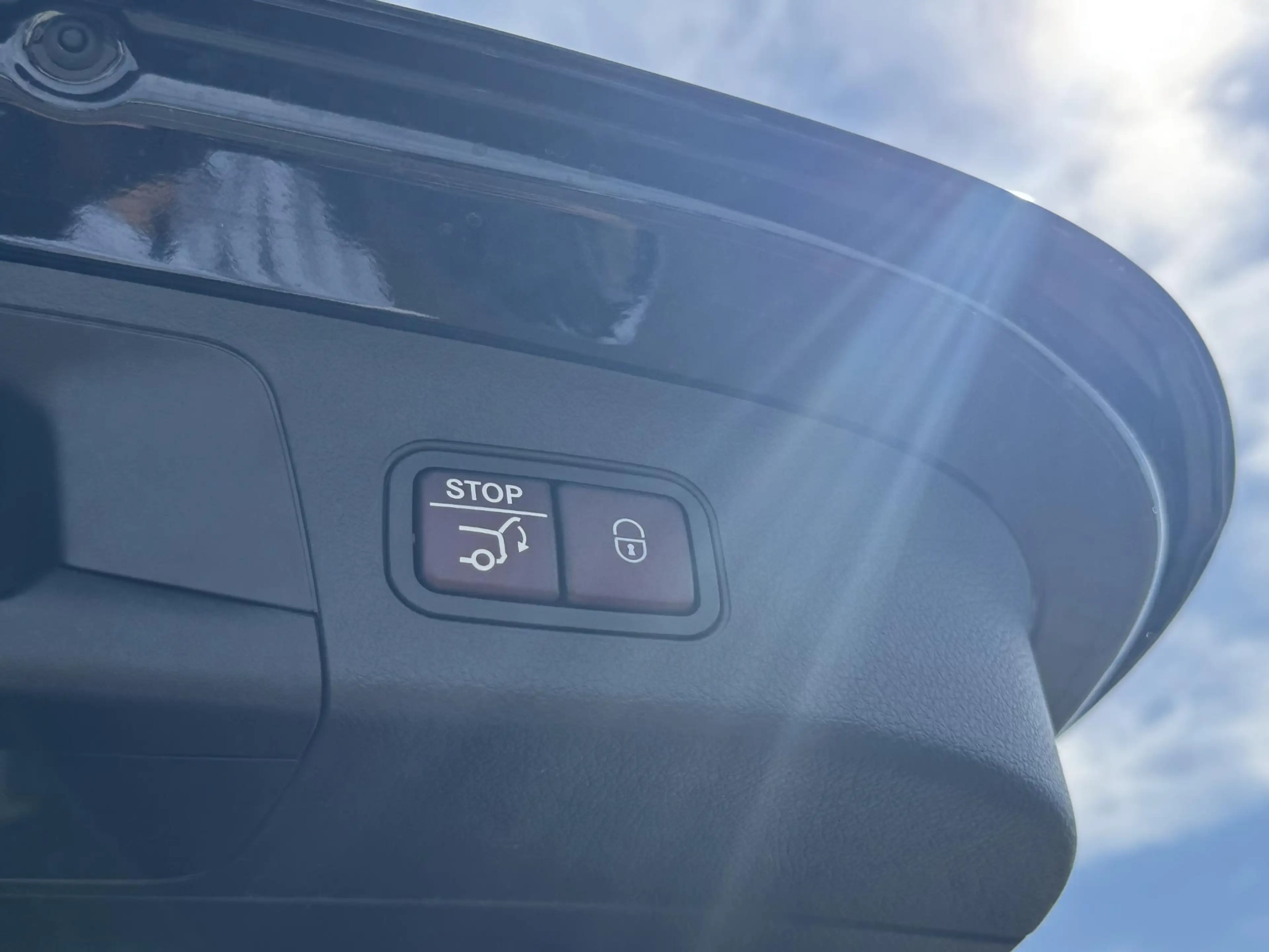 Mercedes-Benz EQA 300 4MATIC AMG Line — photo 10