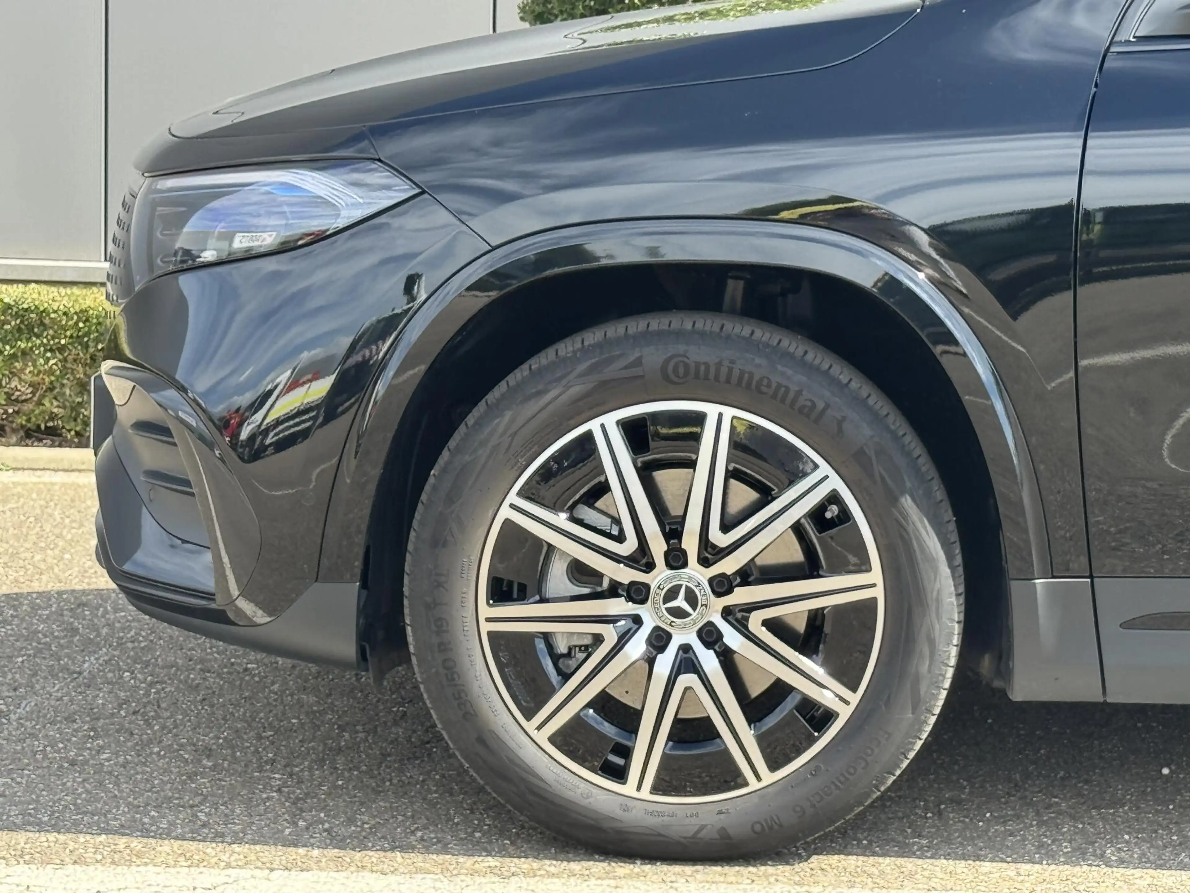 Mercedes-Benz EQA 300 4MATIC AMG Line — photo 7
