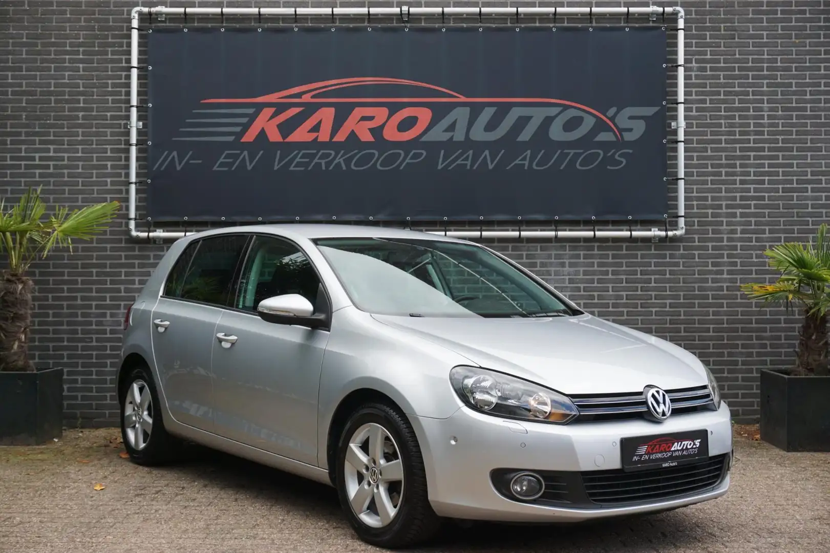 Volkswagen Golf 1.2 TSI Highl Carplay Nav Clima Cruis Stoelv Grijs - 1