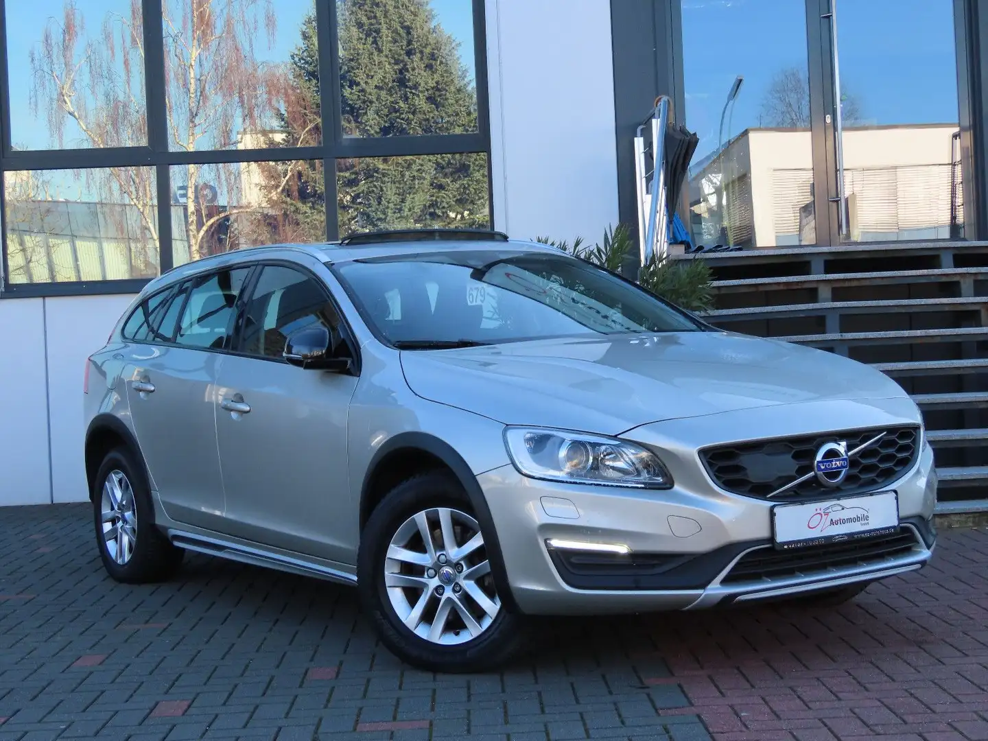 Volvo V60 Cross Country D3 Gris - 1