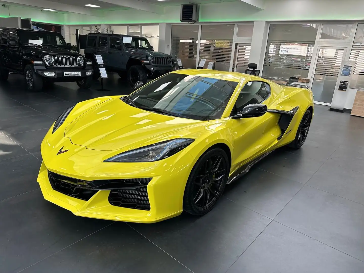 Corvette C8 Z06 Coupe 3LZ 5.5 V8 AT8 MY2024 Amarillo - 1