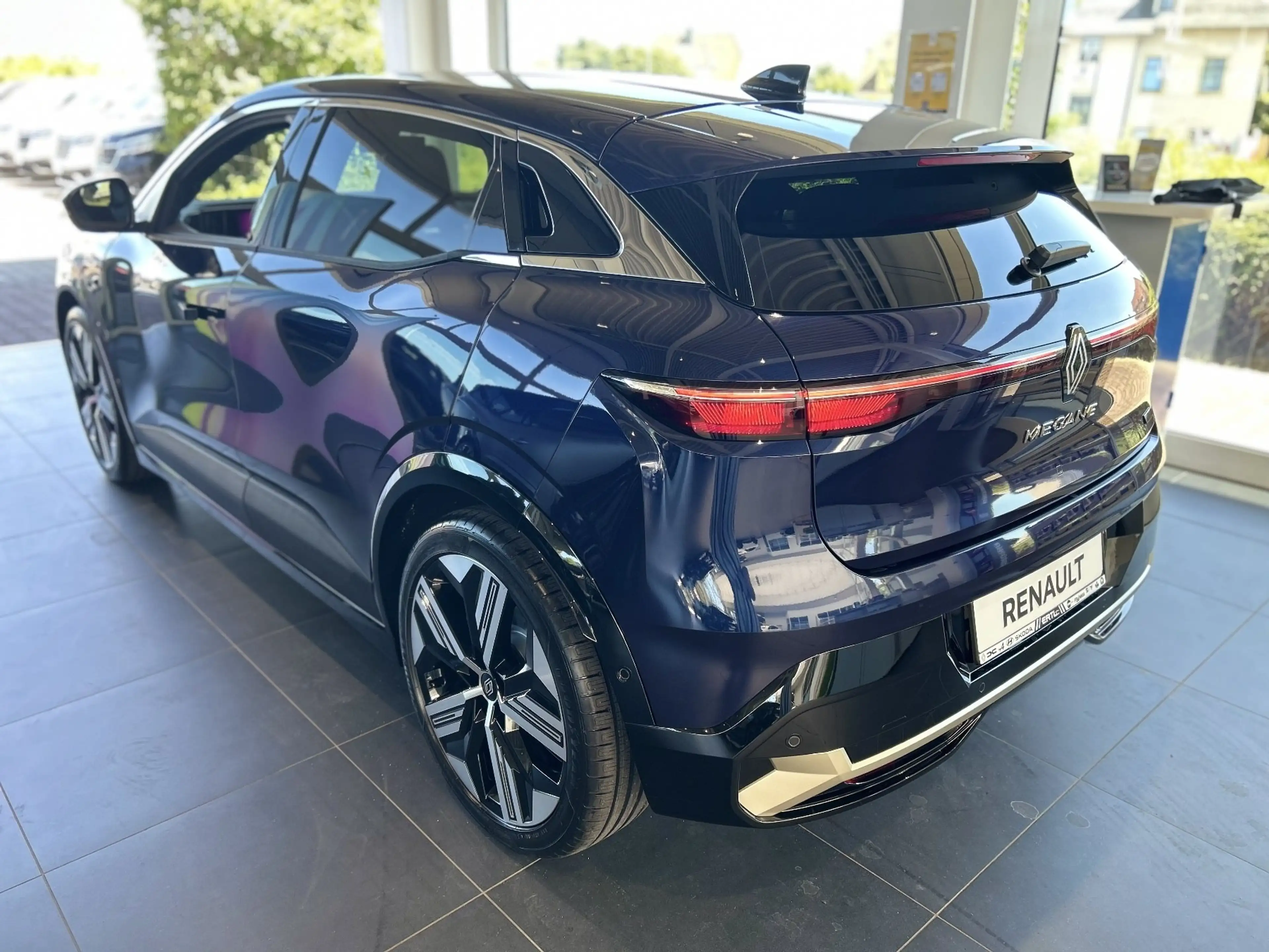 Renault Megane E-Tech 100% ele Iconic 220 Comfort Range — photo 14