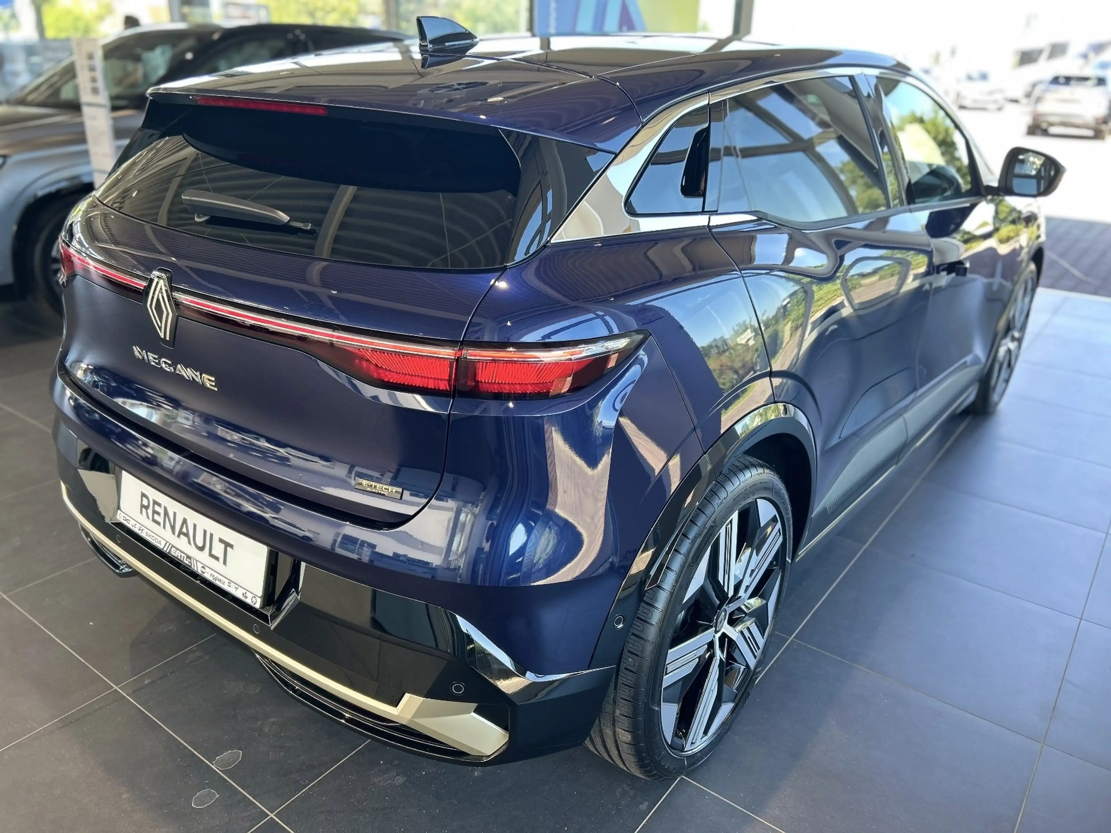 Renault Megane E-Tech 100% ele Iconic 220 Comfort Range — photo 15