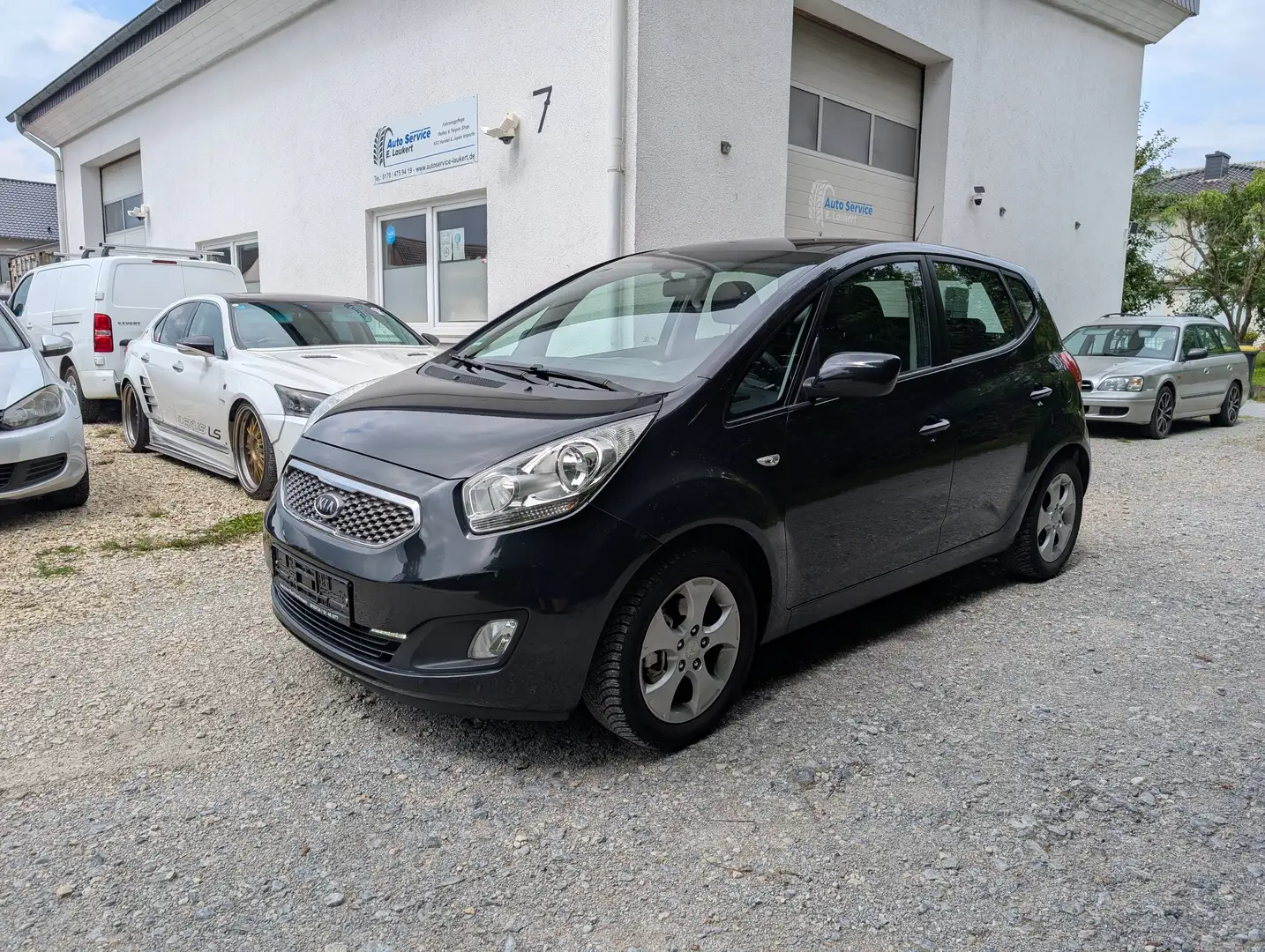 Kia Venga Vision/Panorama/Klimaanlage/USB/AHK/SItzheizung Černá - 1