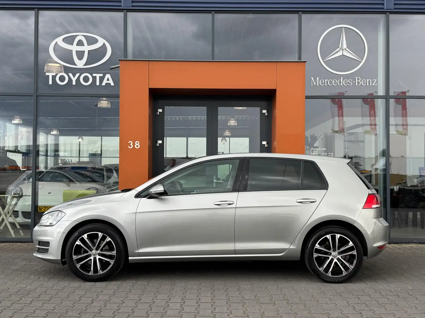 Volkswagen Golf 1.2TSI|PDC|Climate|Stoelv.|Bluetooth|Isofix Gris - 2