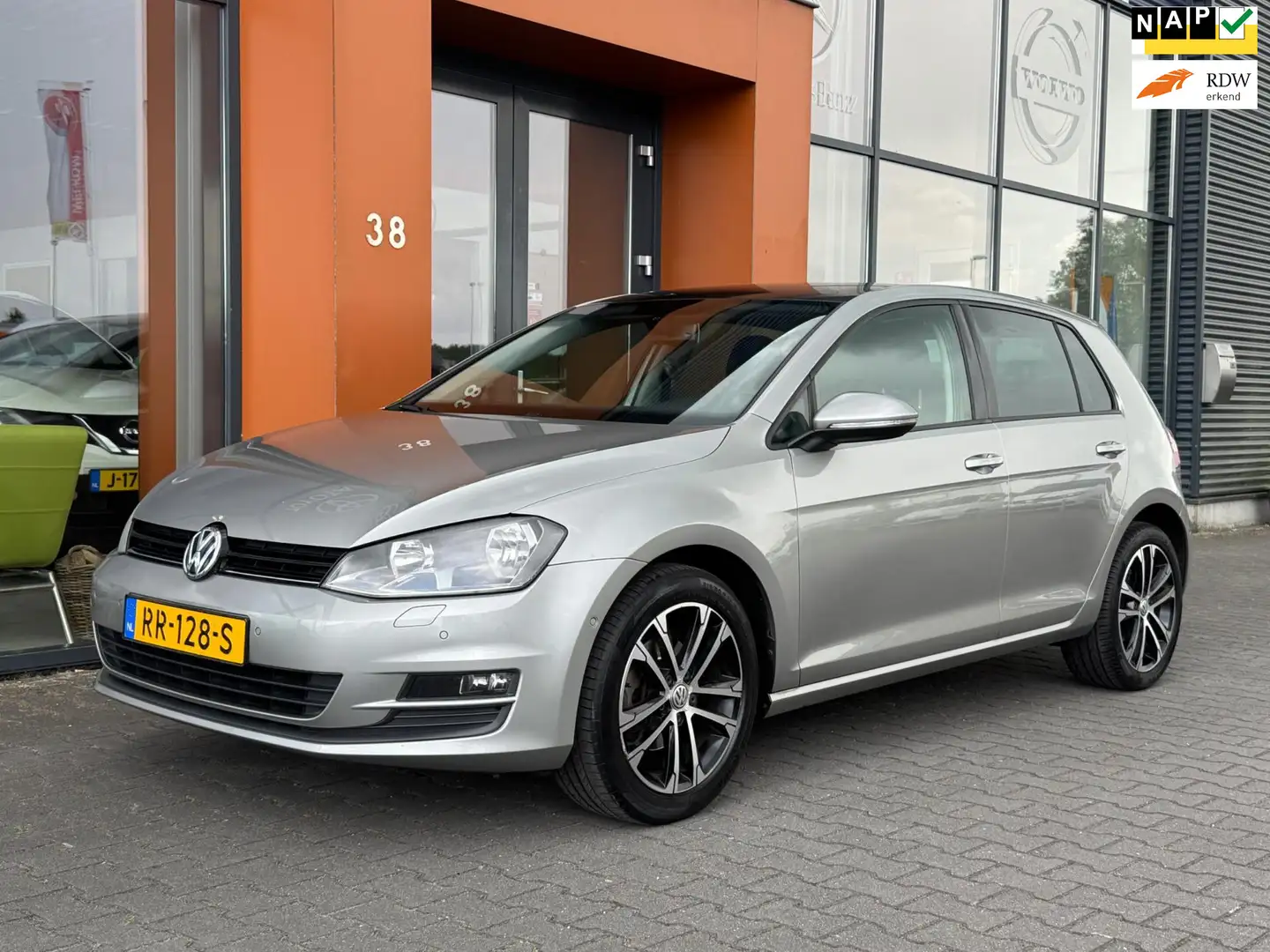 Volkswagen Golf 1.2TSI|PDC|Climate|Stoelv.|Bluetooth|Isofix Gris - 1