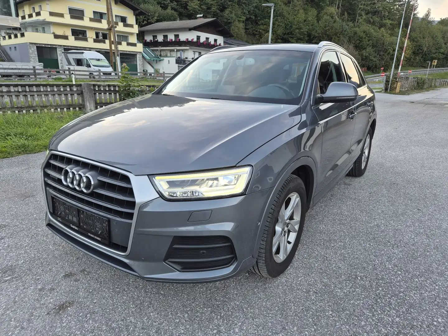 Audi Q3 sport quattro Grau - 1
