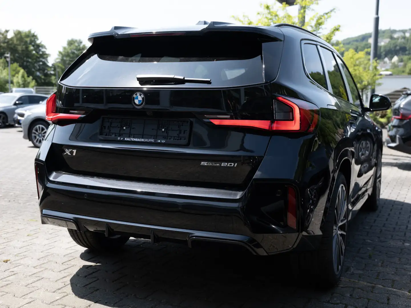 BMW X1 sDrive 20i M-Sport Pro LED AKTIVSITZE AHK Schwarz - 2