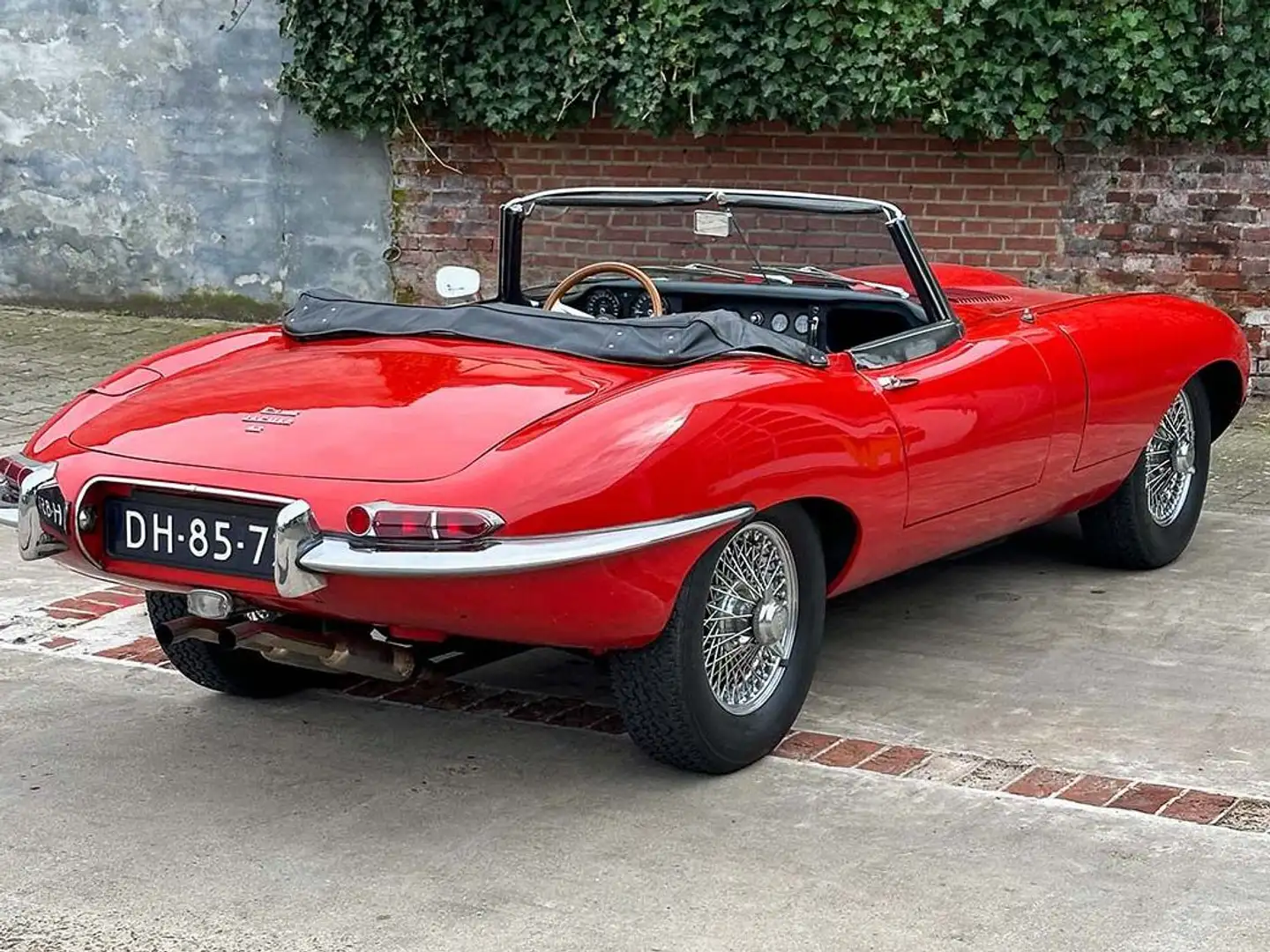 Jaguar E-Type 4.2 S1 OTS Rood - 2