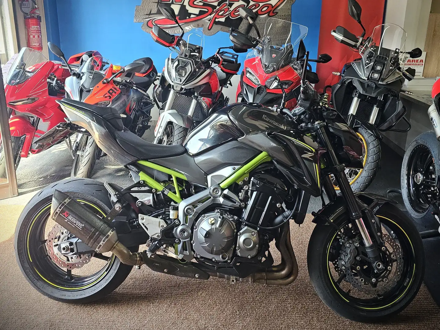 Kawasaki Z 900 Performance Schwarz - 1
