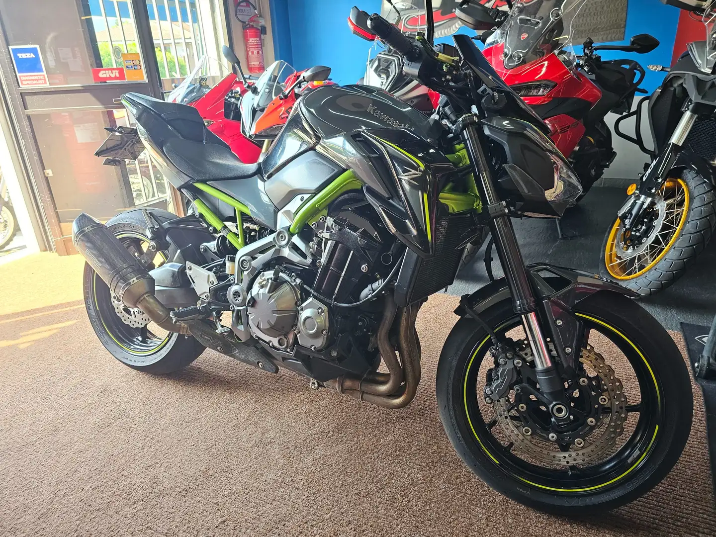 Kawasaki Z 900 Performance Schwarz - 1