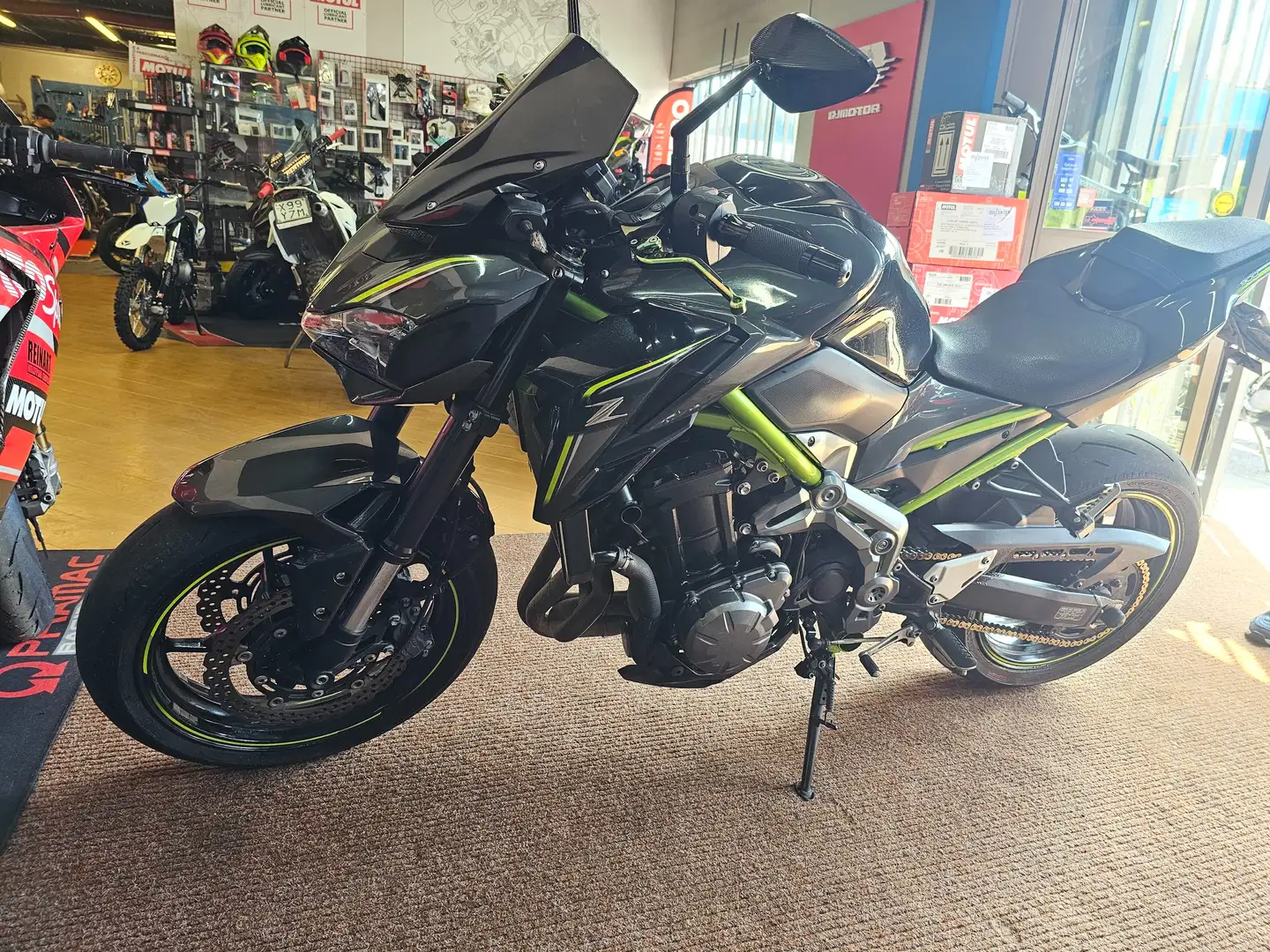 Kawasaki Z 900 Performance Schwarz - 2