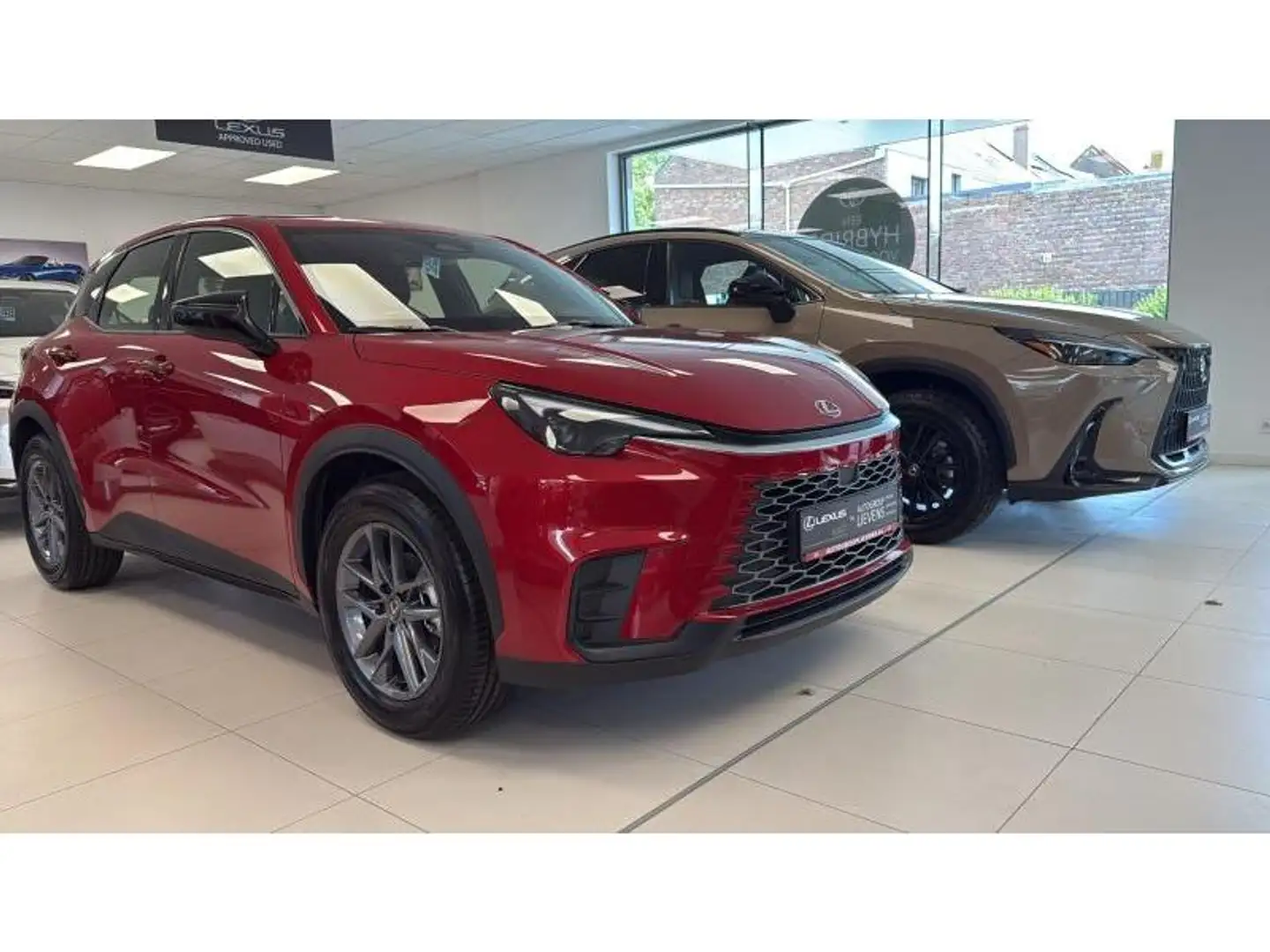 Lexus LBX BASE + COMFORT PACK 1.5HYB eCV Rosso - 2