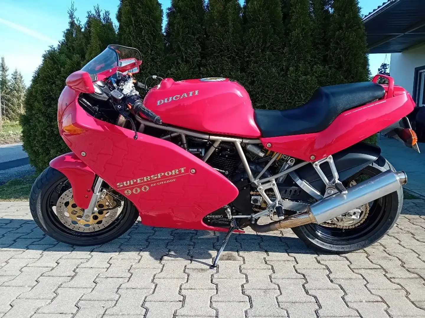 Ducati 900 SS Red - 2