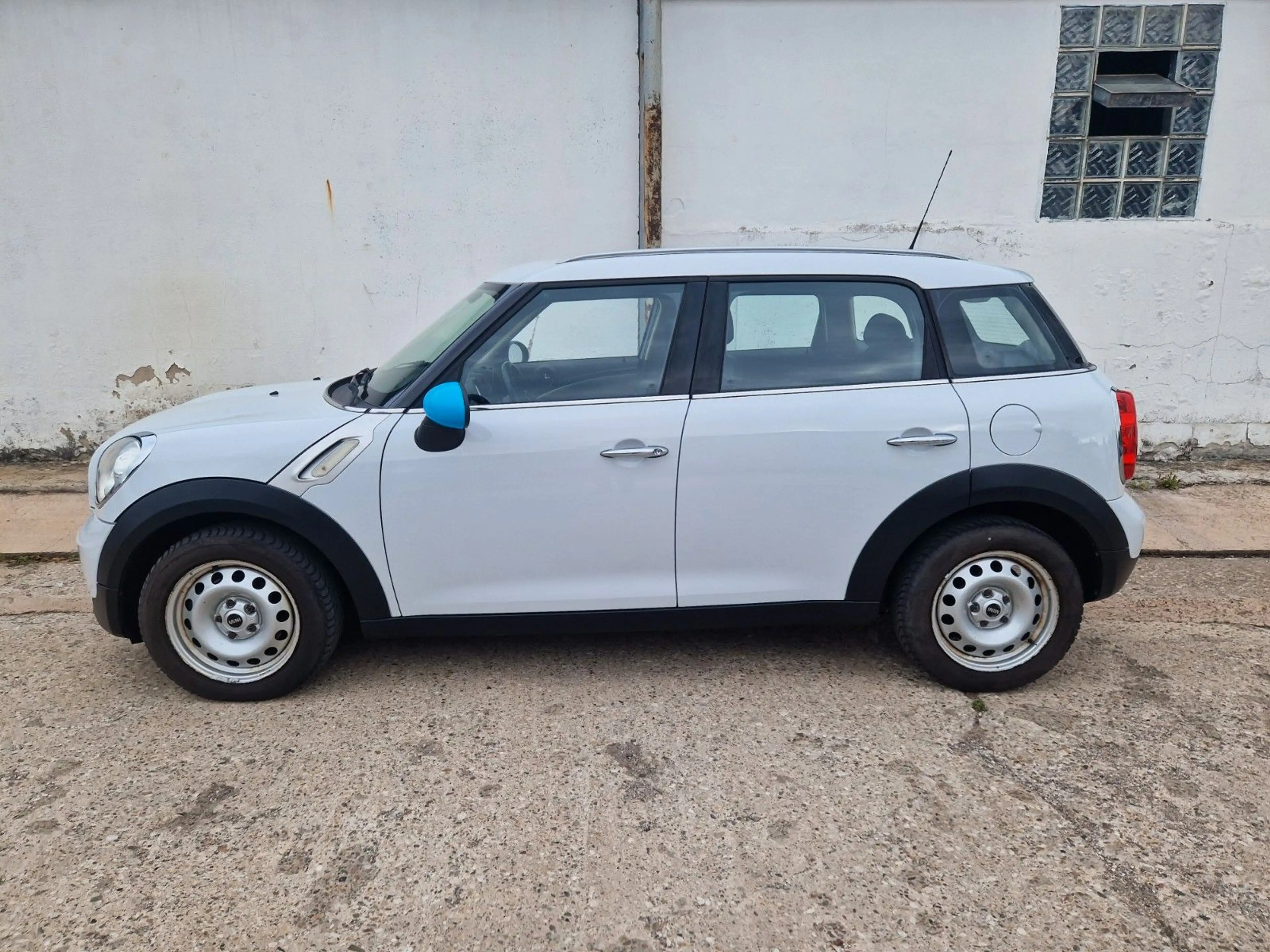 MINI One Countryman One D — photo 8