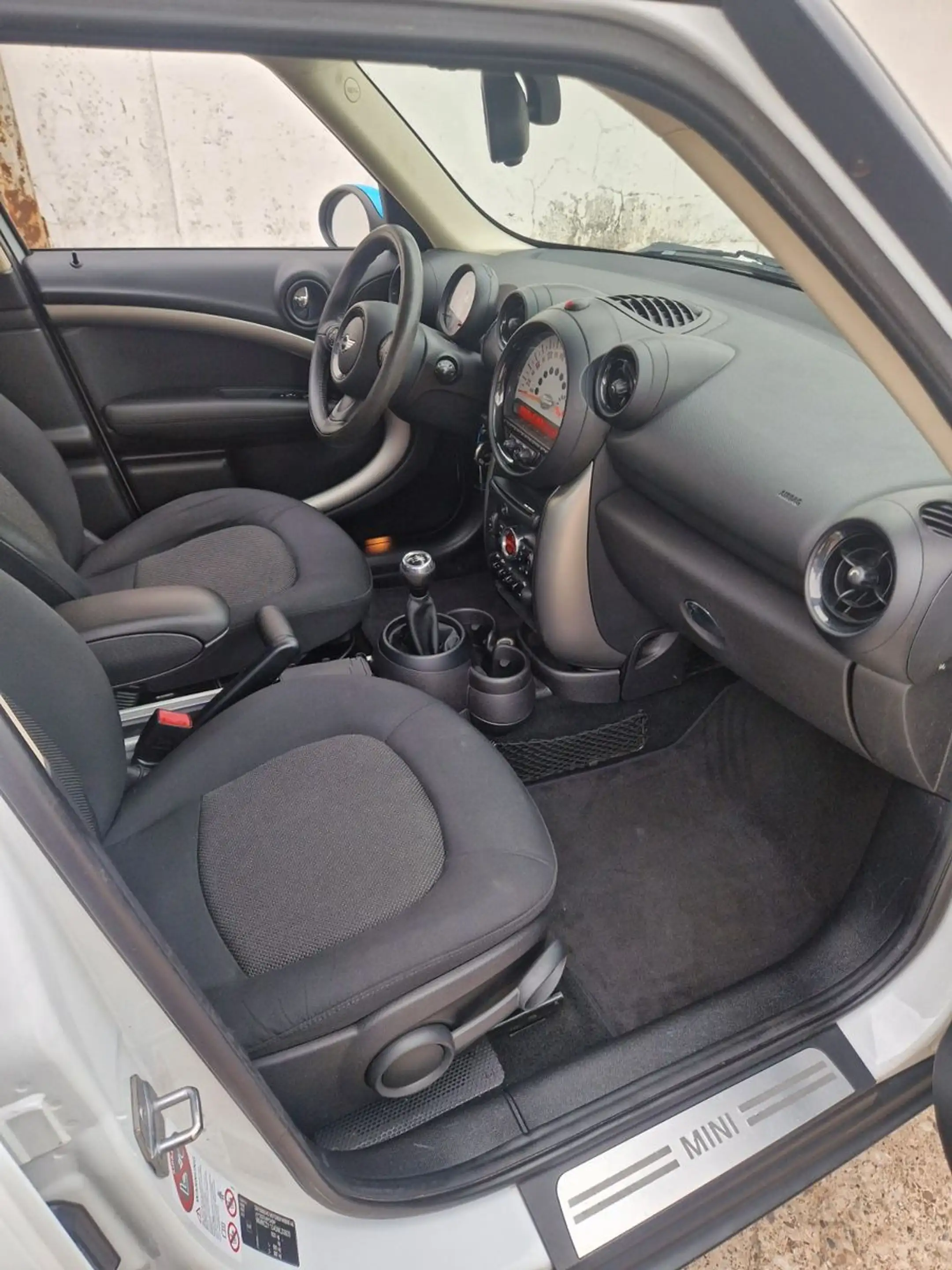 MINI One Countryman One D — photo 15