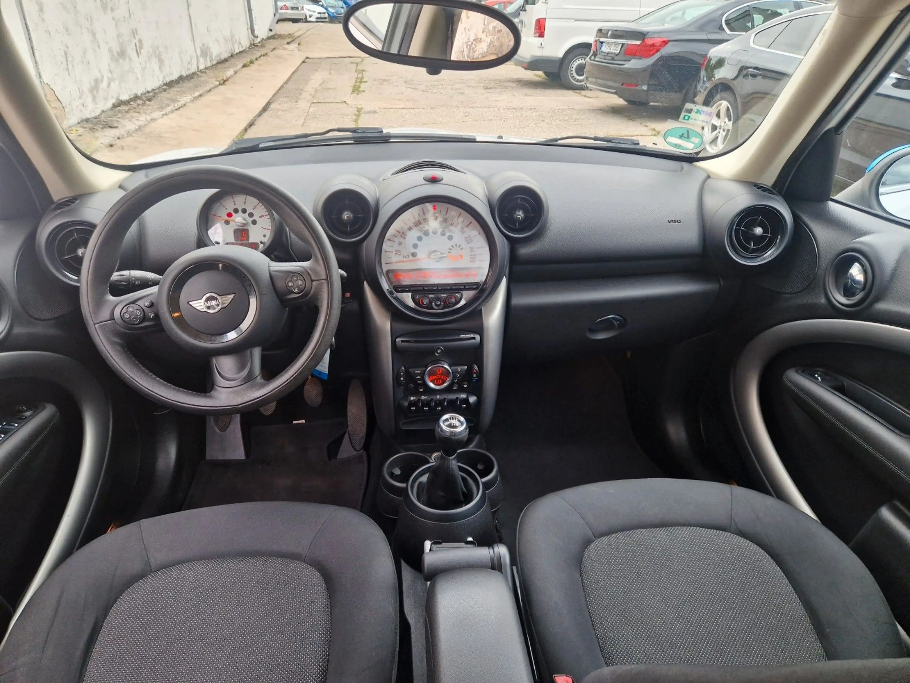 MINI One Countryman One D — photo 12