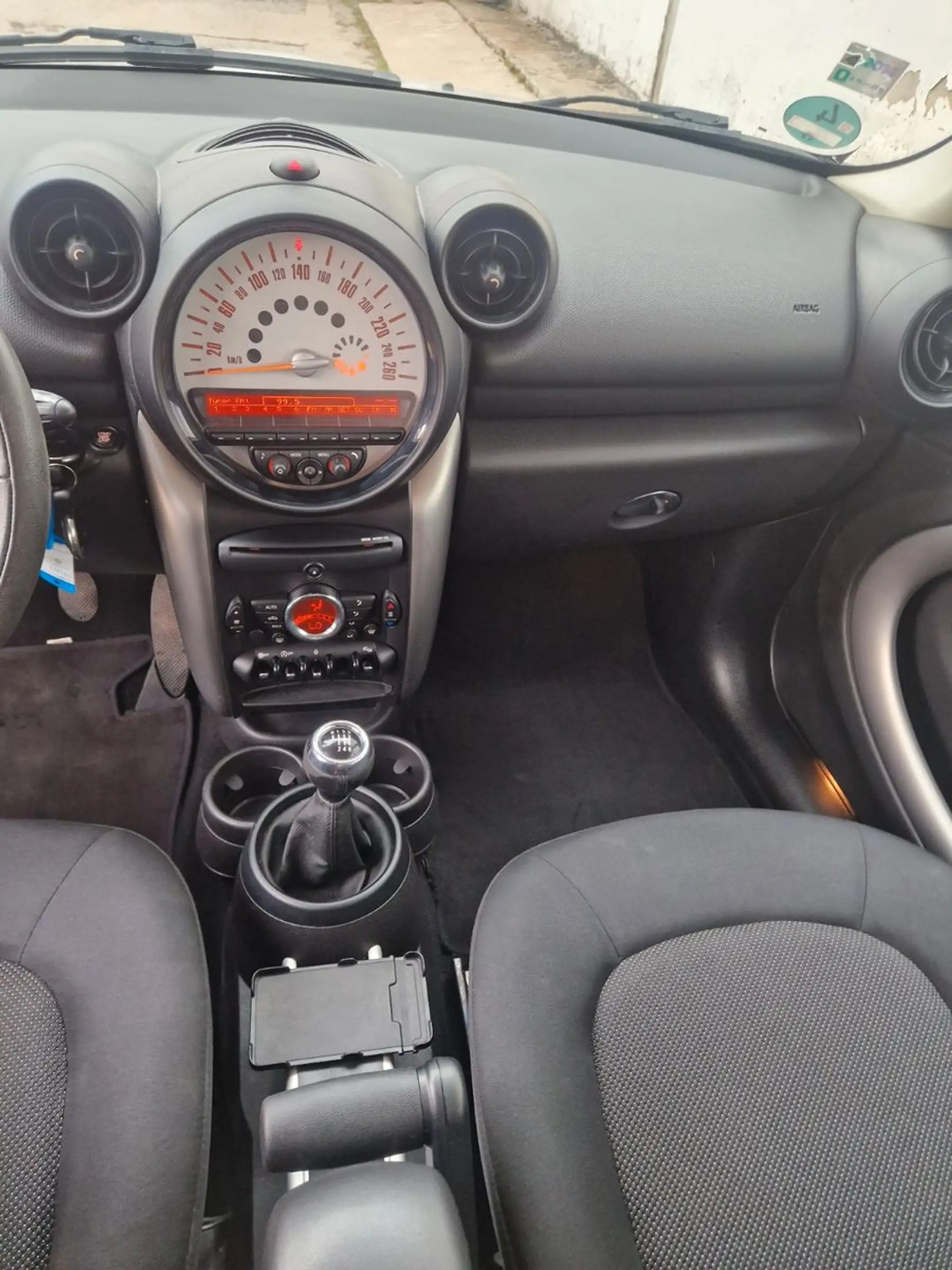 MINI One Countryman One D — photo 14