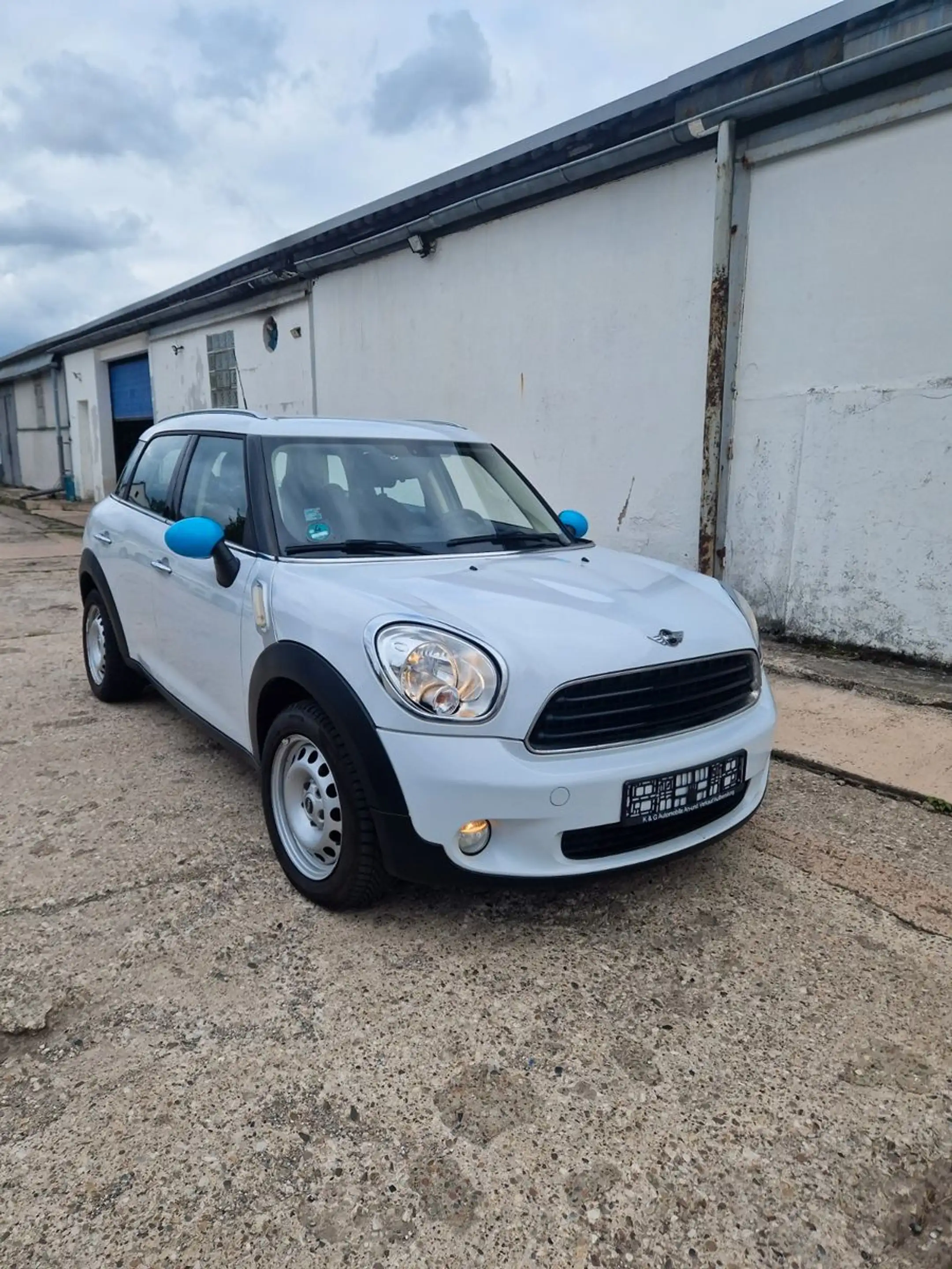 MINI One Countryman One D — photo 2