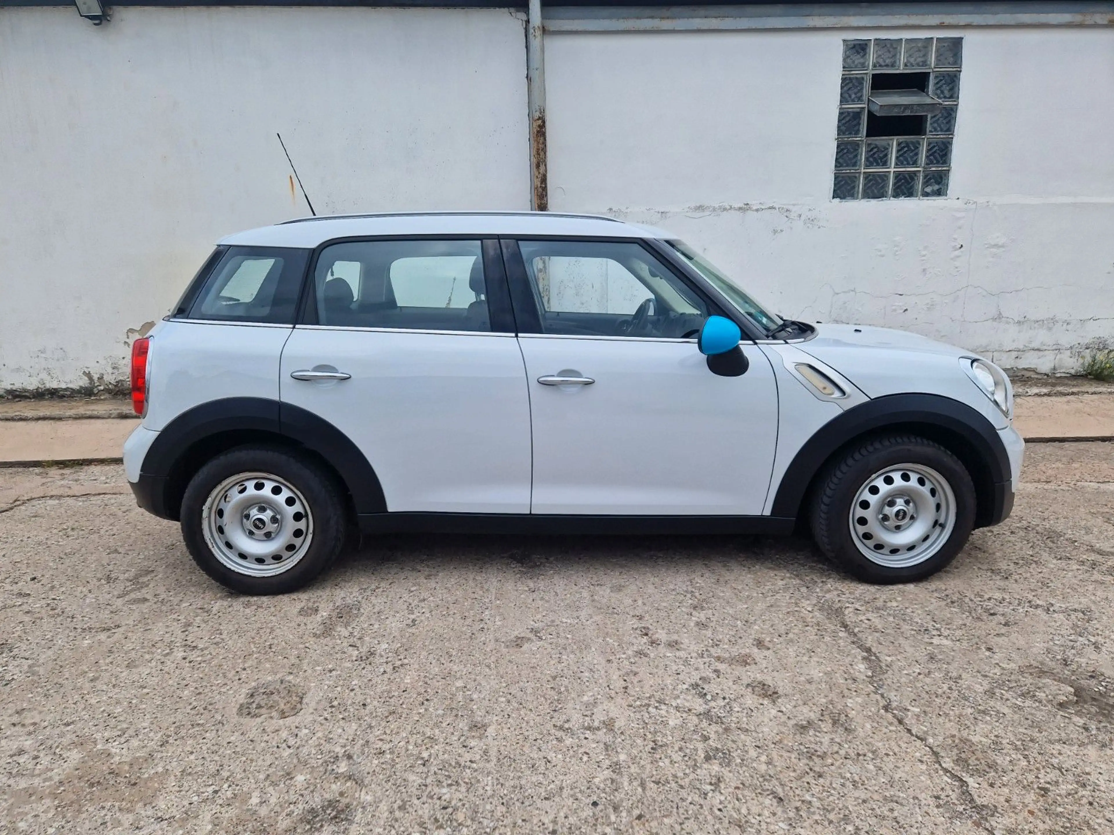 MINI One Countryman One D — photo 3