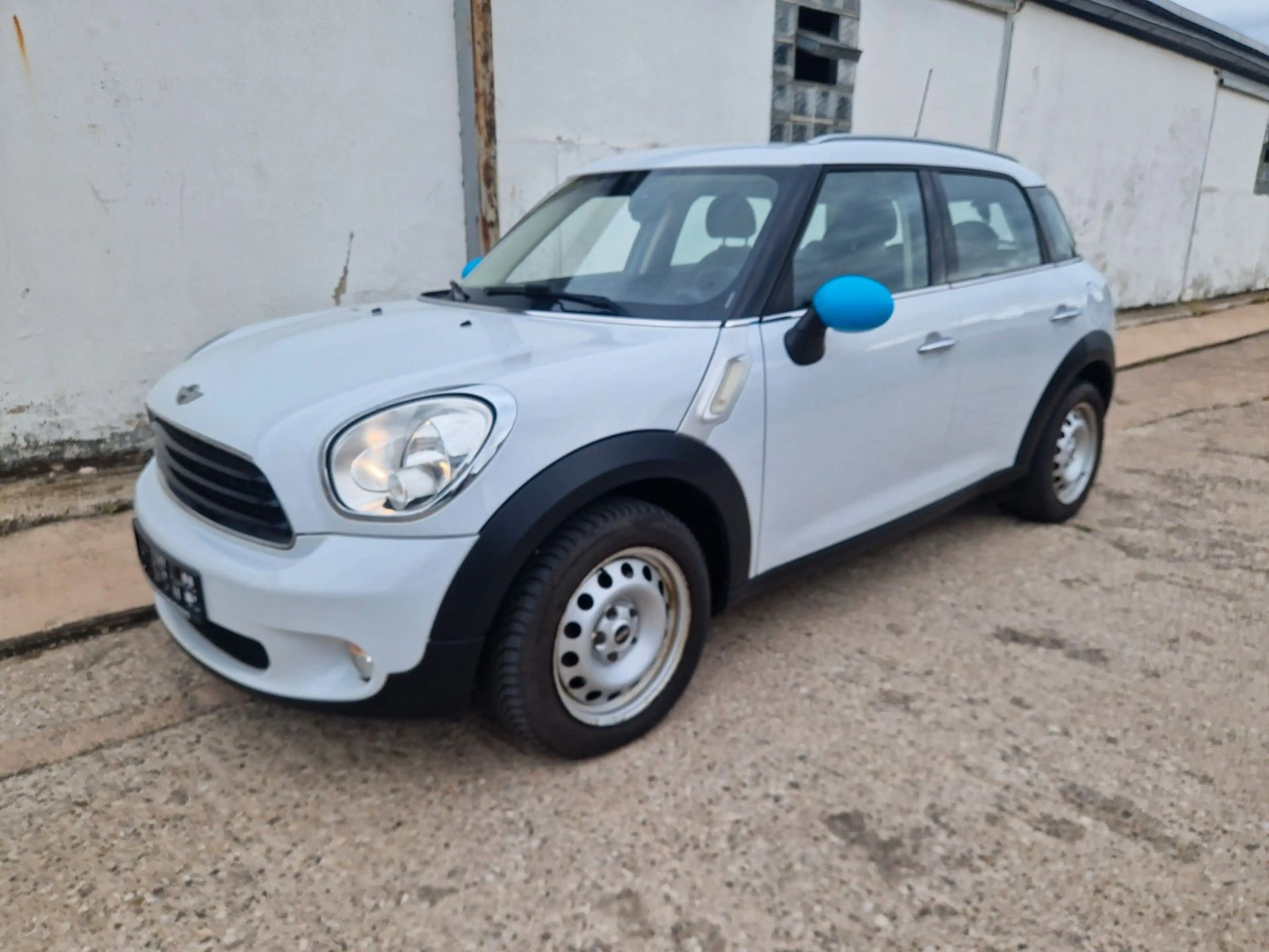 MINI One Countryman One D — photo 9