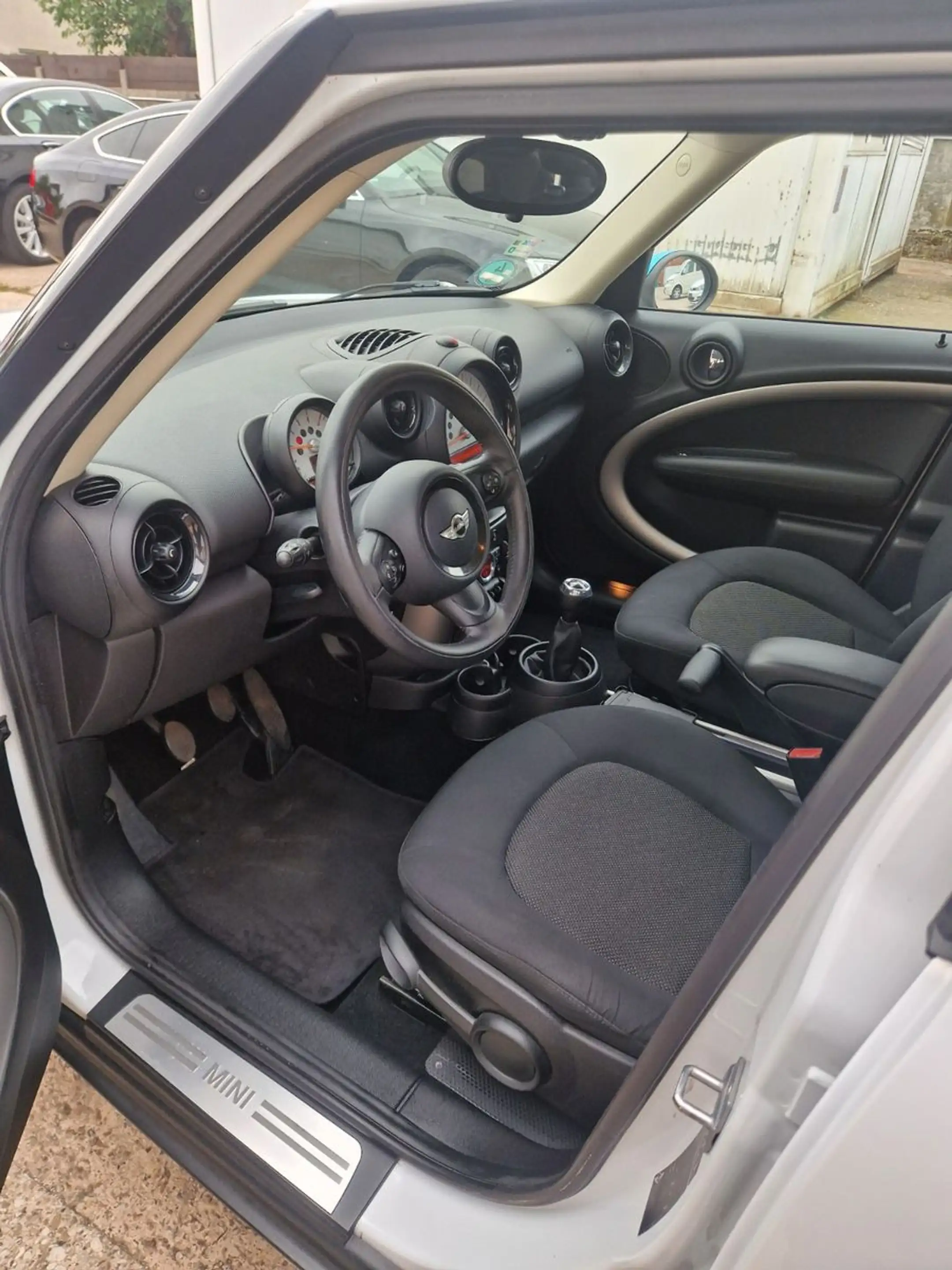 MINI One Countryman One D — photo 10