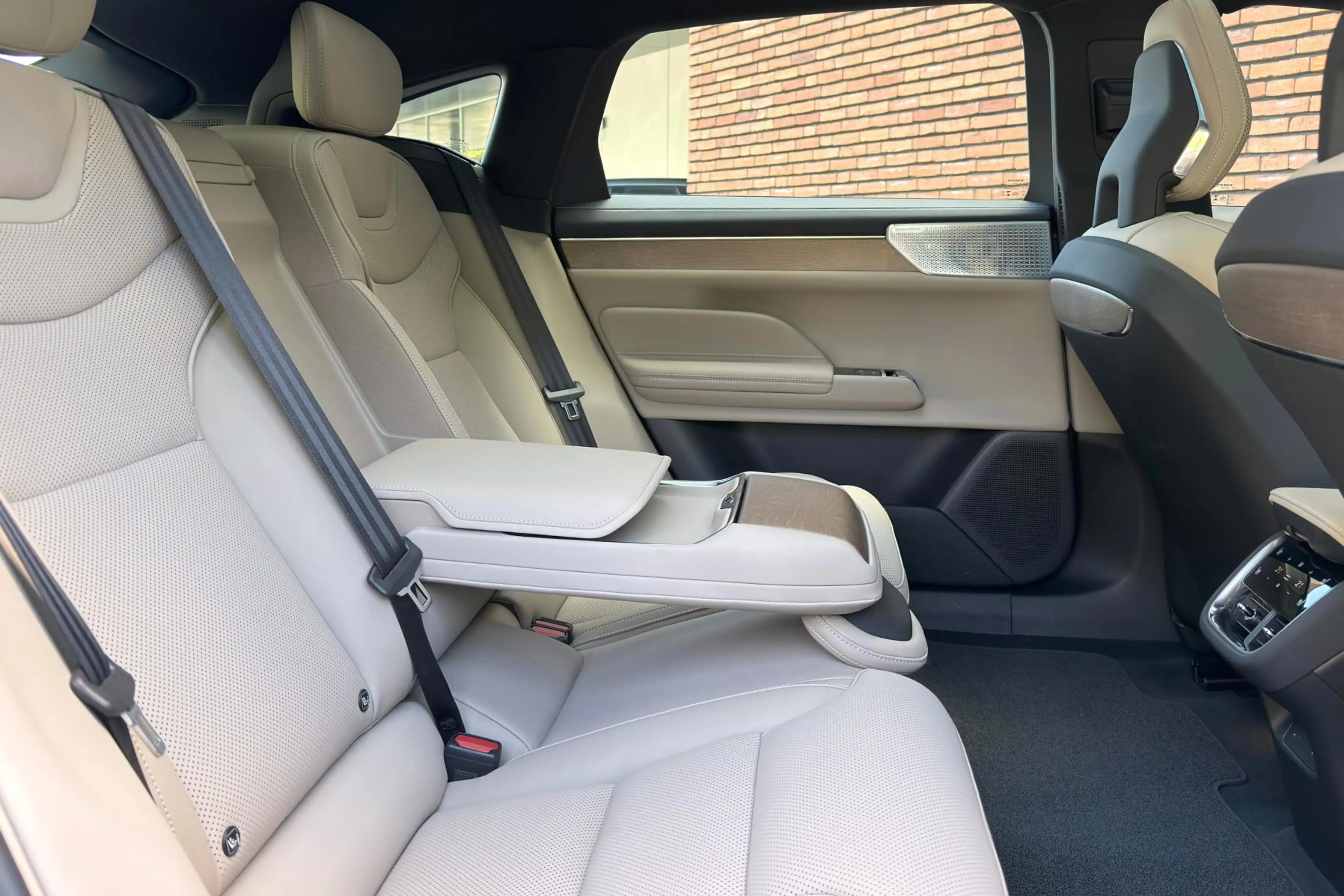 Volvo ES90 Single Motor Extended Range Ultra 92 kWh Luchtveri — photo 8