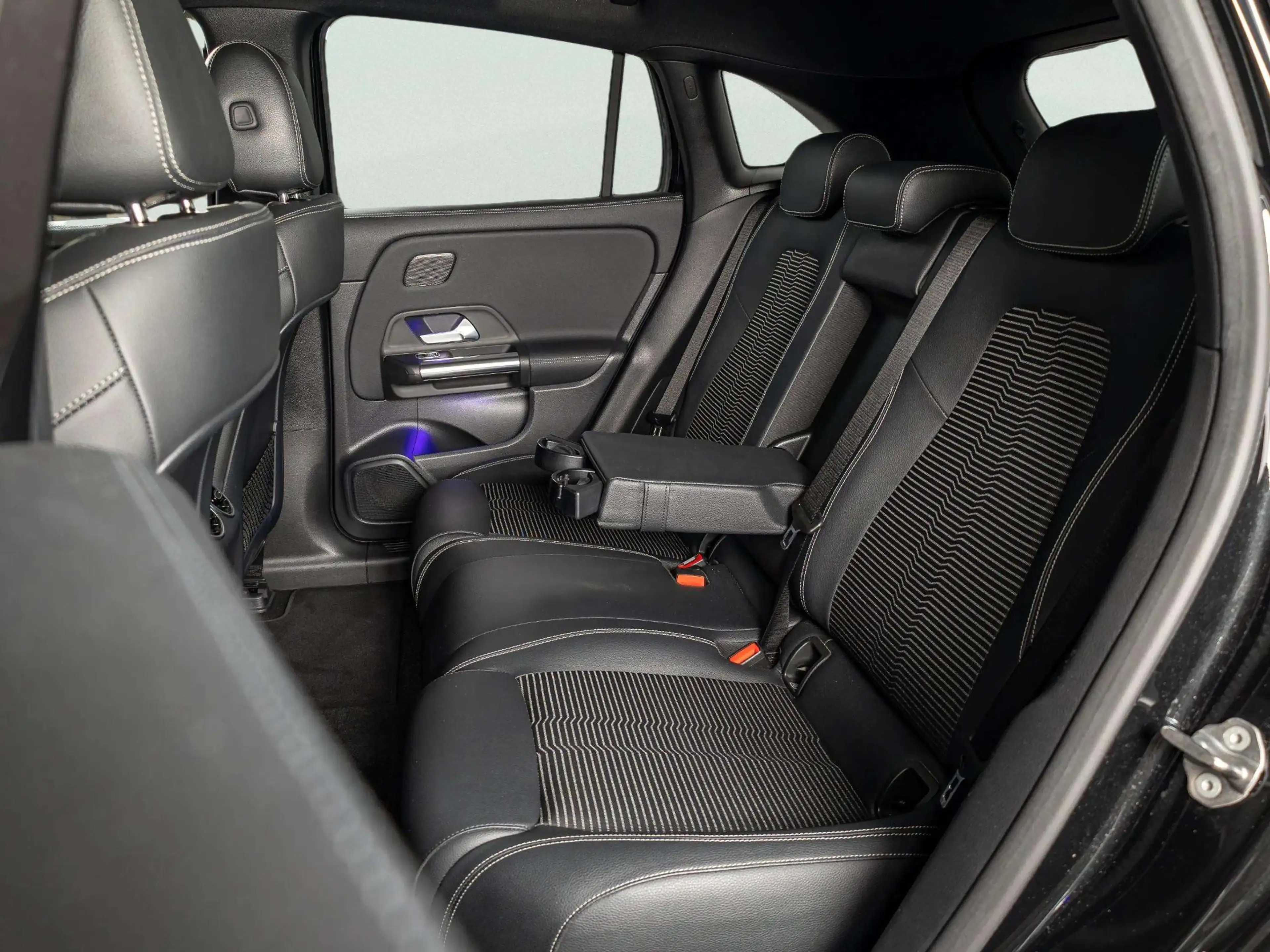 Mercedes-Benz EQA 250 Business Solution Luxury 67 kWh | Panorama dak — photo 11