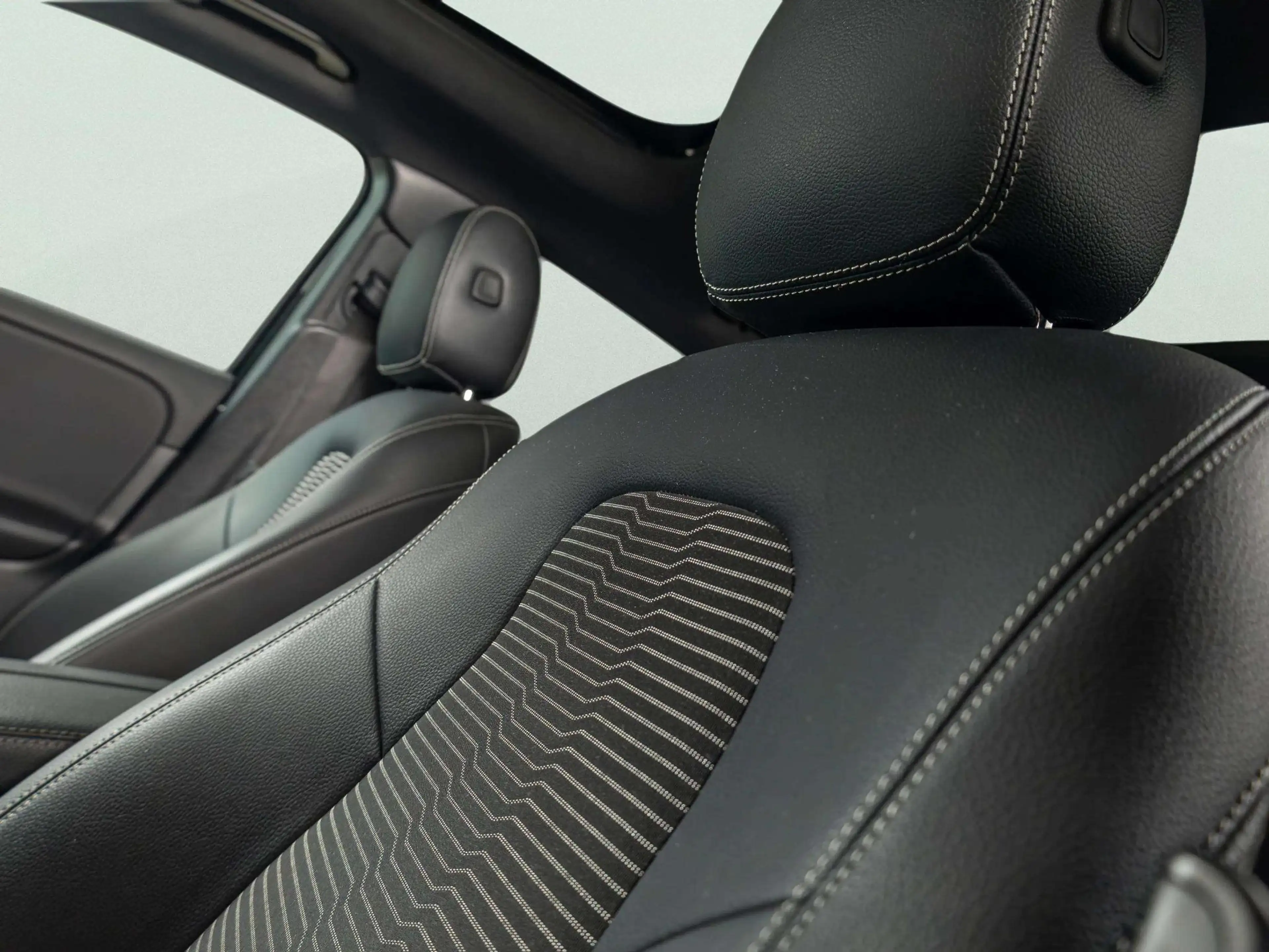 Mercedes-Benz EQA 250 Business Solution Luxury 67 kWh | Panorama dak — photo 10