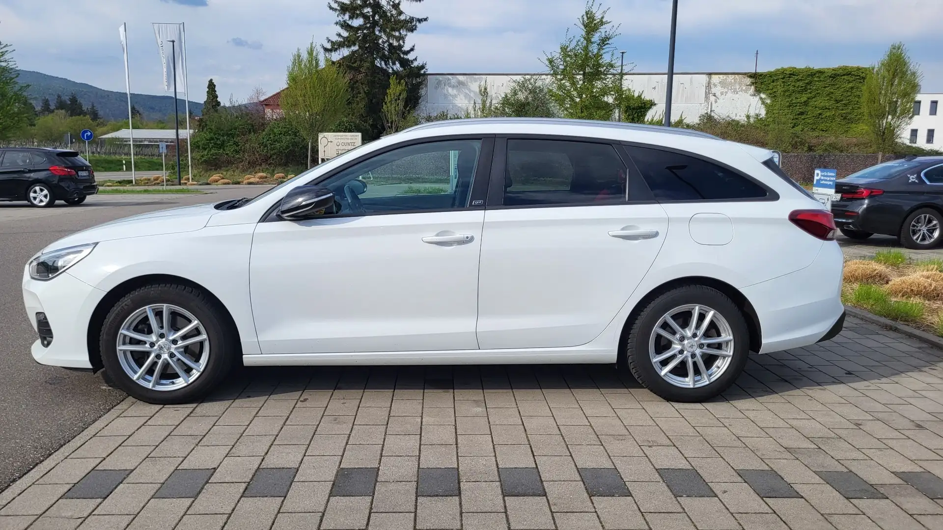 Hyundai i30 i30+Kombi+1.0+T-GDI+Trend GO! Weiß - 2