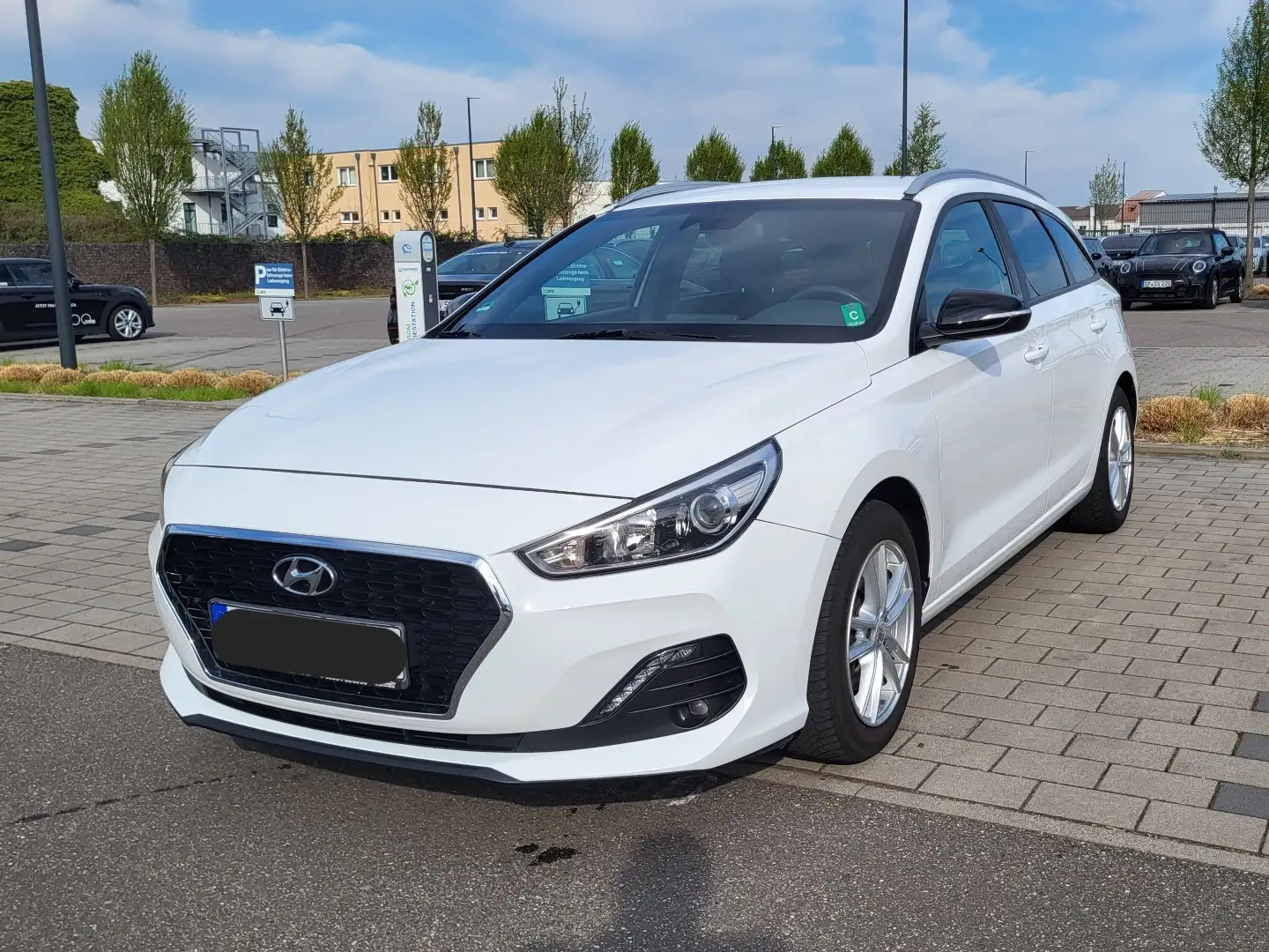 Hyundai i30 i30+Kombi+1.0+T-GDI+Trend GO! Weiß - 1