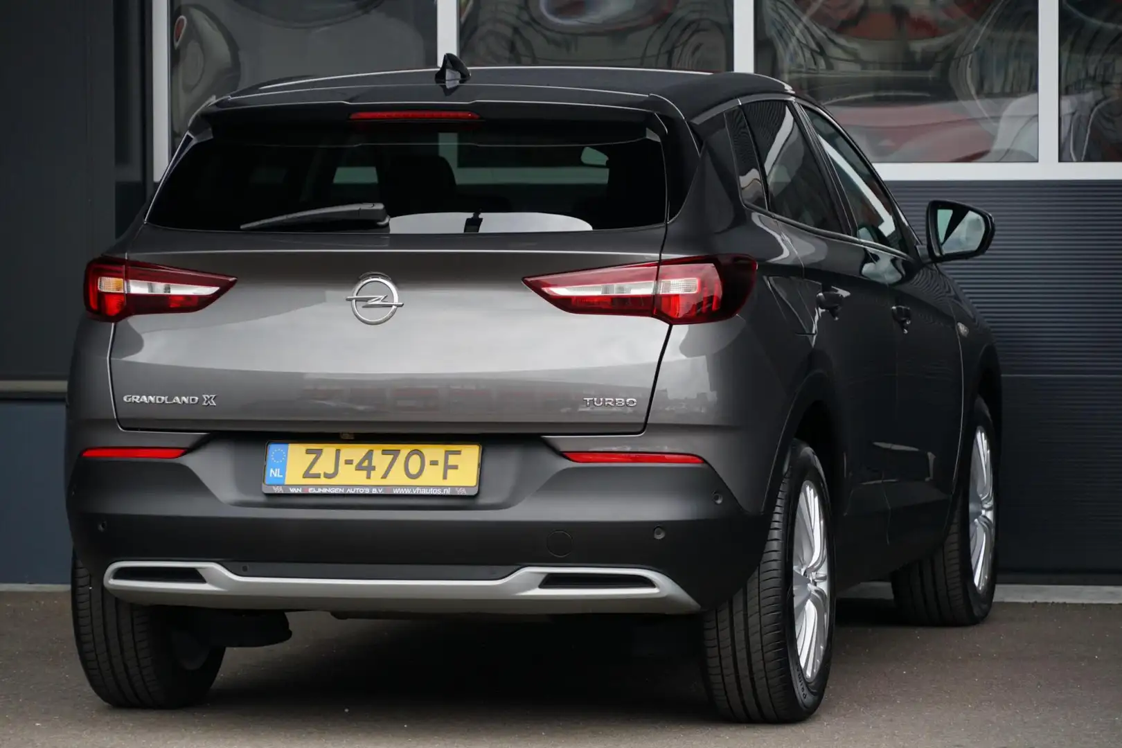 Opel Grandland X 1.2 Turbo Innovation, keyless, CarPlay, cam. Grau - 2