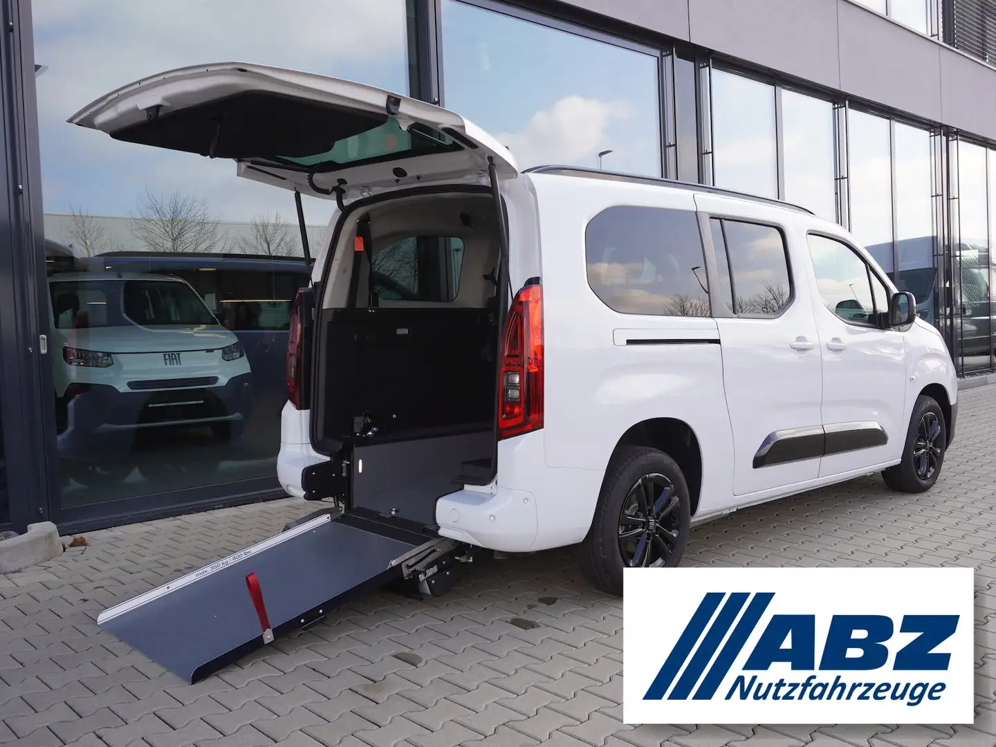 Fiat Doblo Maxi Kombi 130 / Rollstuhlumbau AMF Blanc - 1
