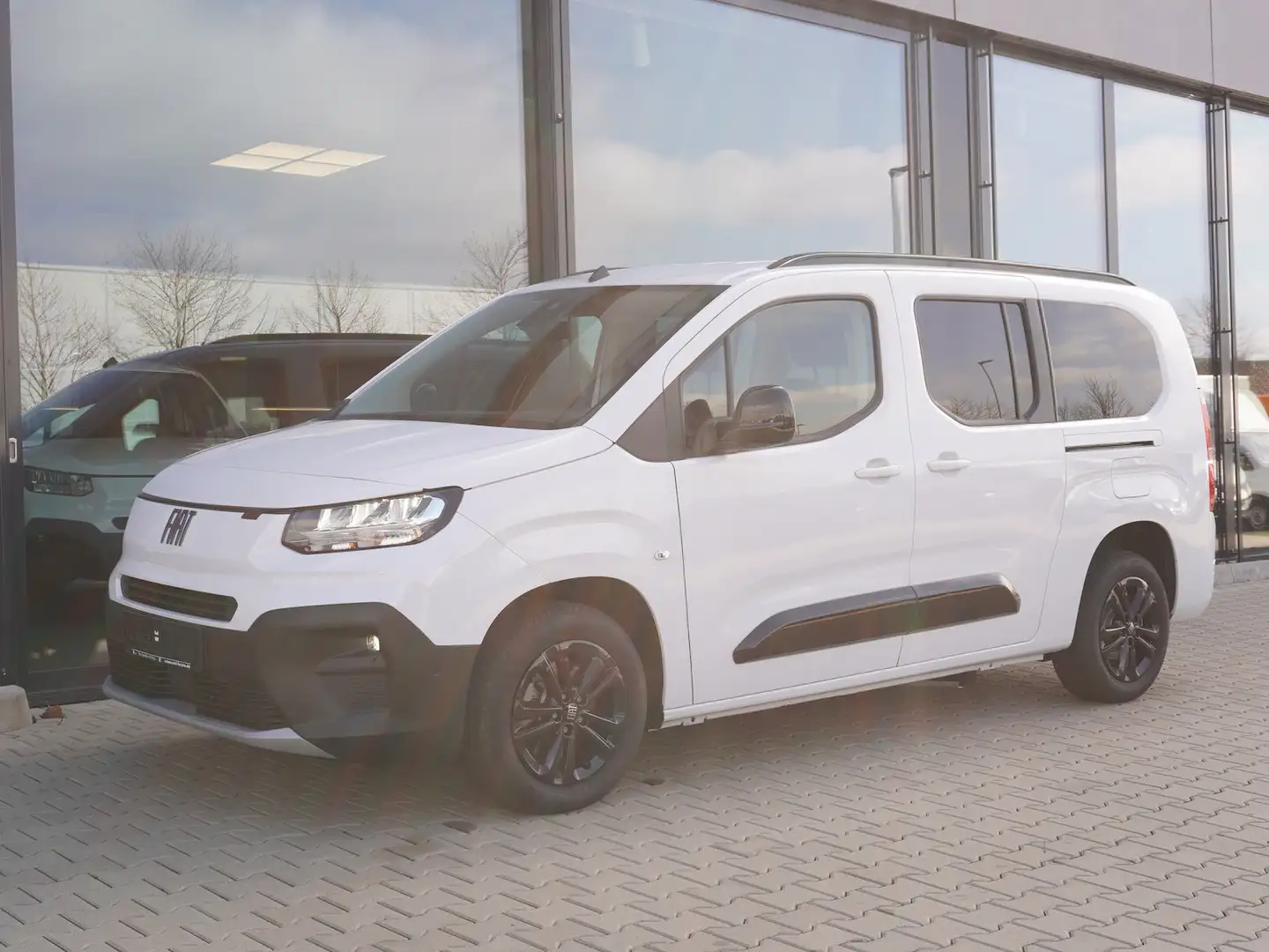 Fiat Doblo Maxi Kombi 130 / Rollstuhlumbau AMF Blanc - 2