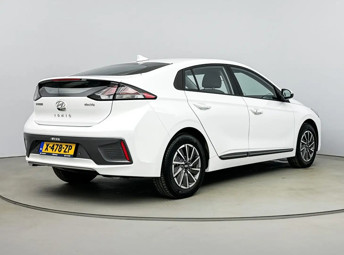 Hyundai IONIQ Comfort EV 38 kWh | €2000,- EV-subsidie! | Stoelve Wit - 2