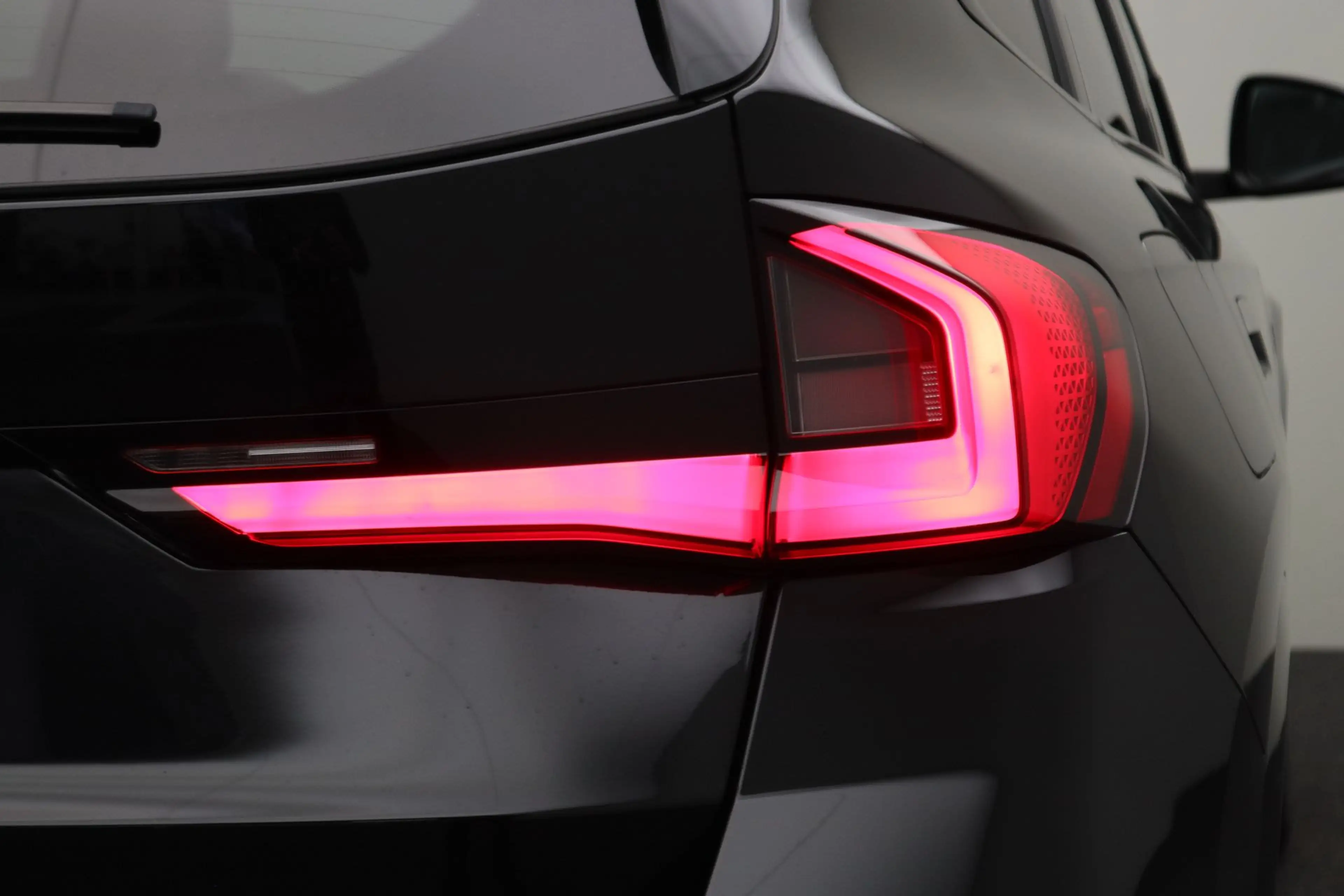 BMW iX1 xDrive30 Launch Edition 67 kWh | Glazen Panoramada — photo 7