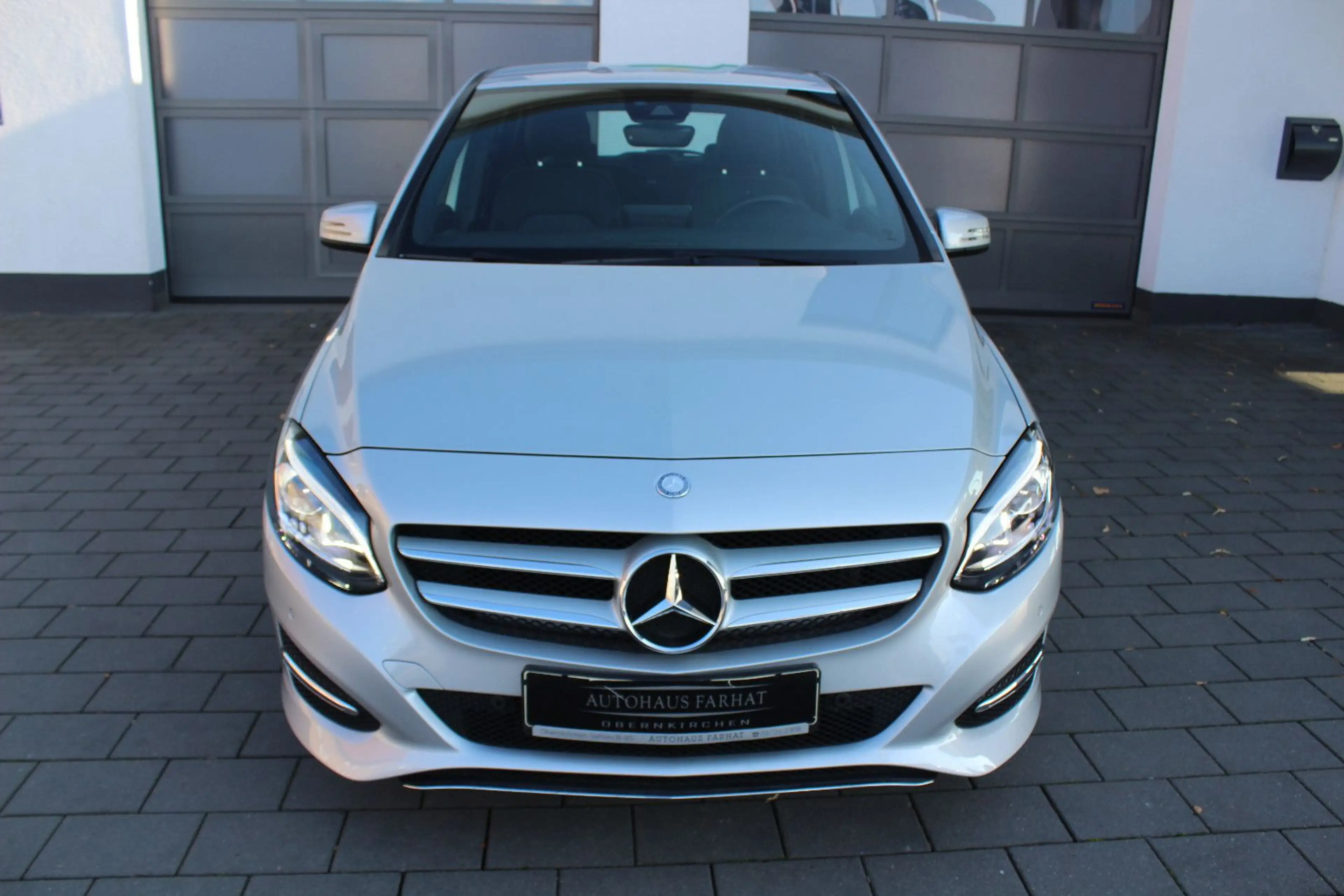 Mercedes-Benz B 220 d URBAN (TEILLEDER,NAVI,LED SCHEINWERFER) — photo 6