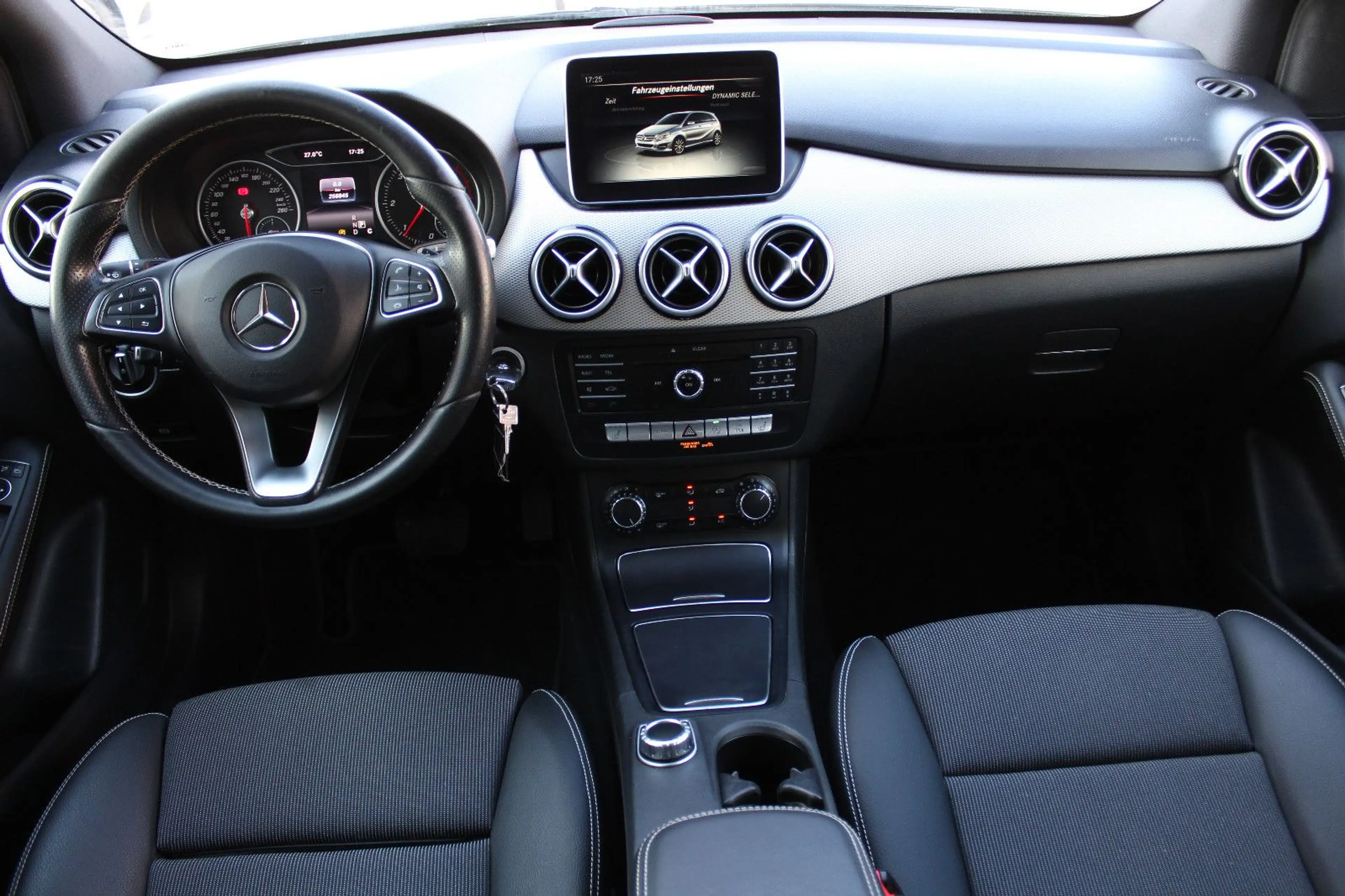 Mercedes-Benz B 220 d URBAN (TEILLEDER,NAVI,LED SCHEINWERFER) — photo 8