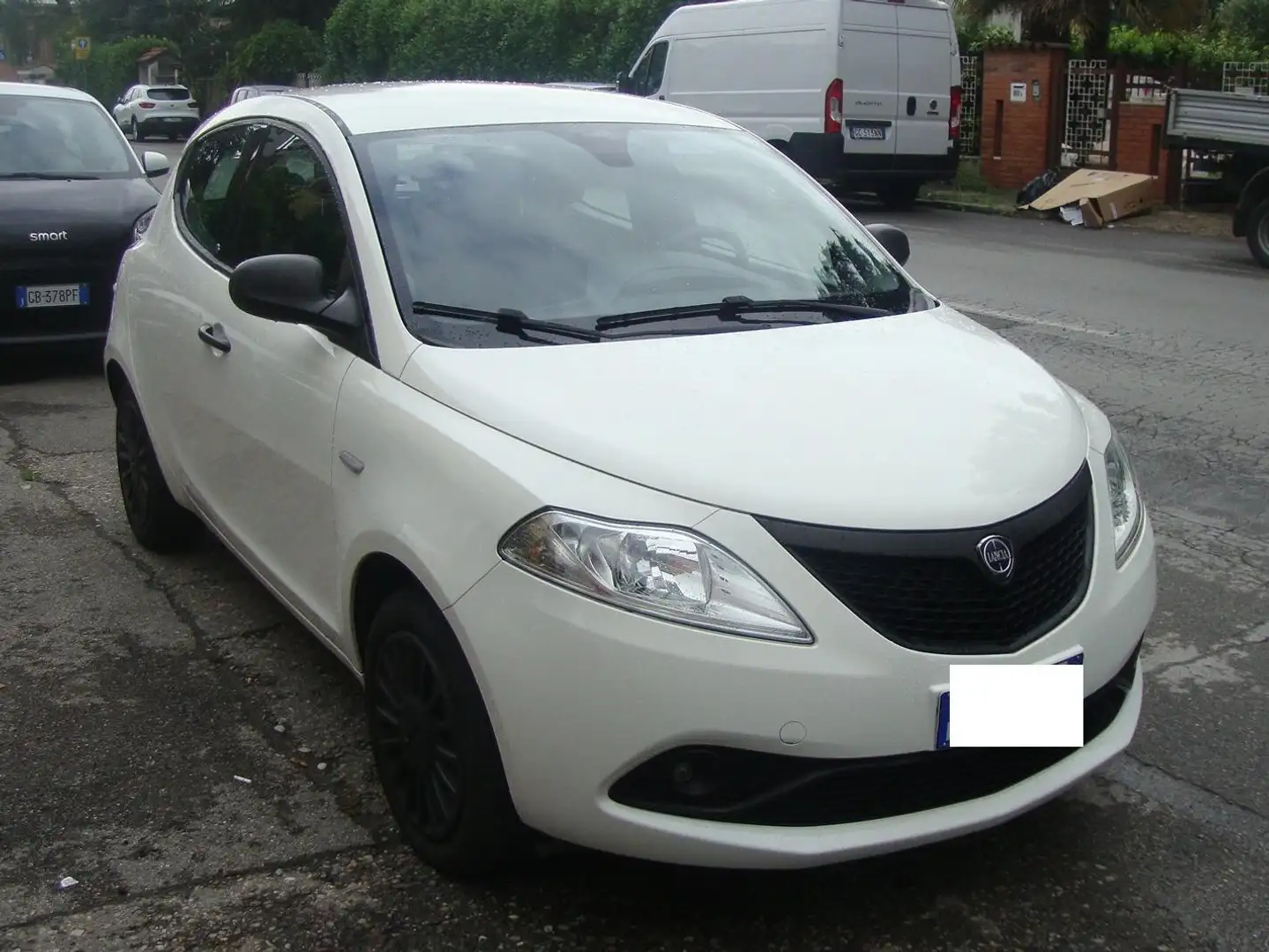 Lancia Ypsilon 1.0 firefly Weiß - 2