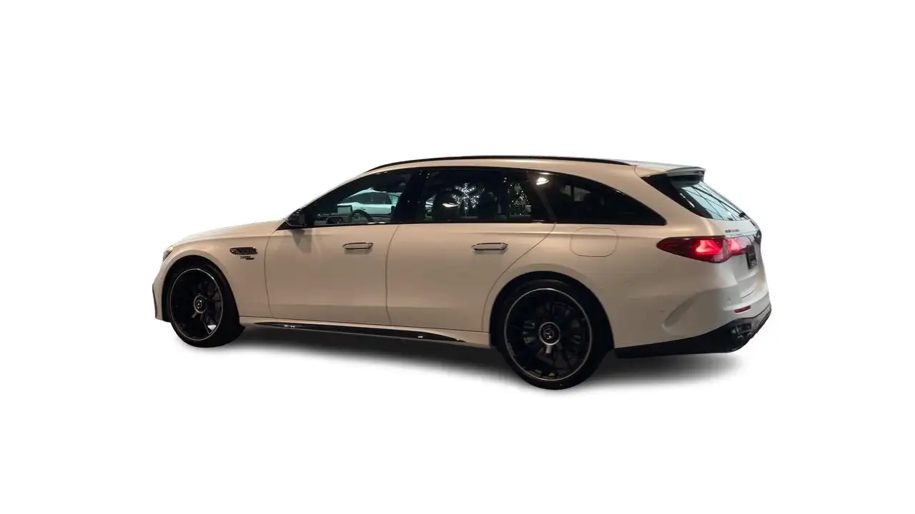 Mercedes-Benz E-Class снимка Mercedes-Benz E-Class