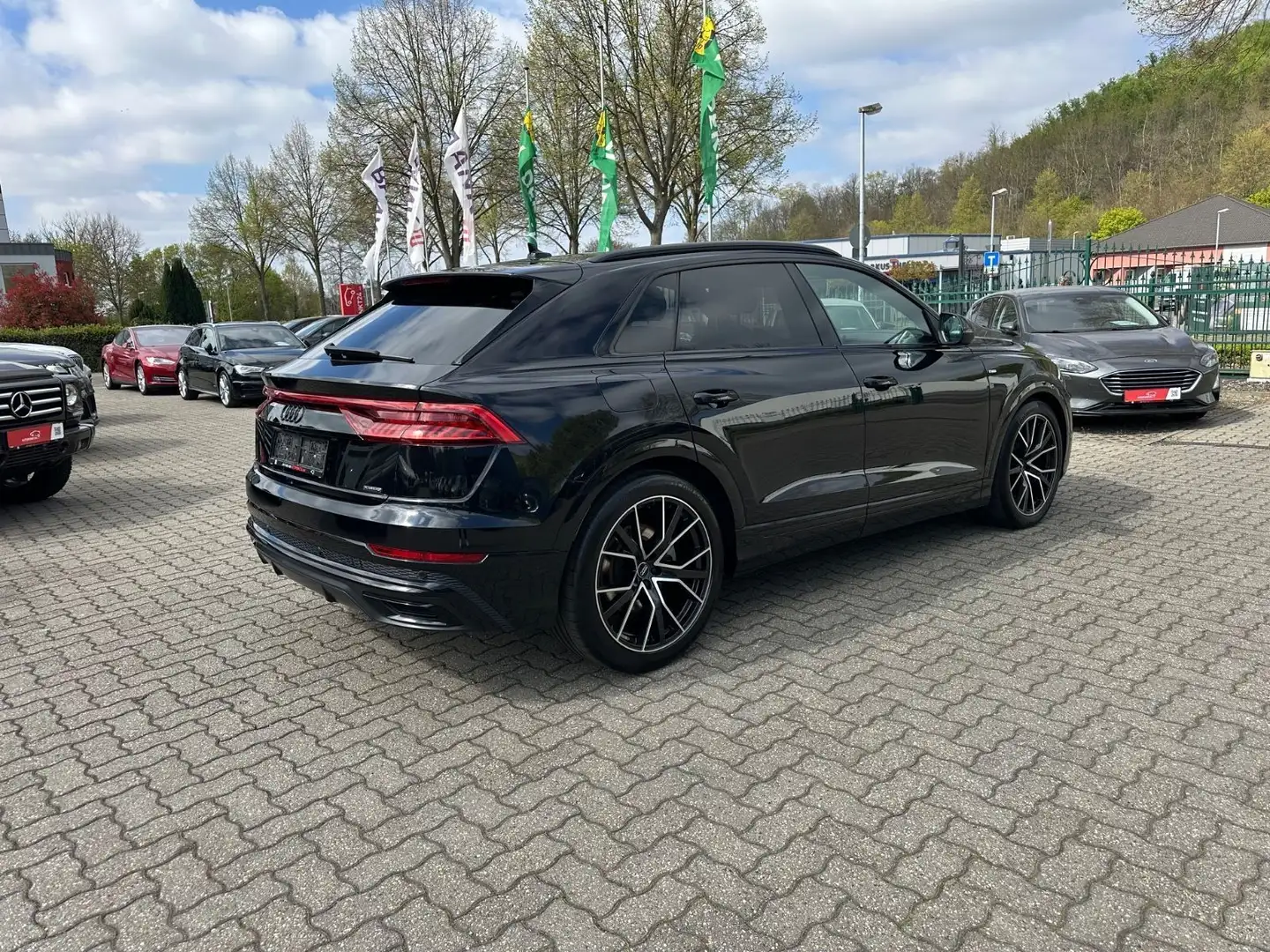 Audi Q8 50 TDI S line ACC Luft Standhgz 360° AHK 22" Noir - 2